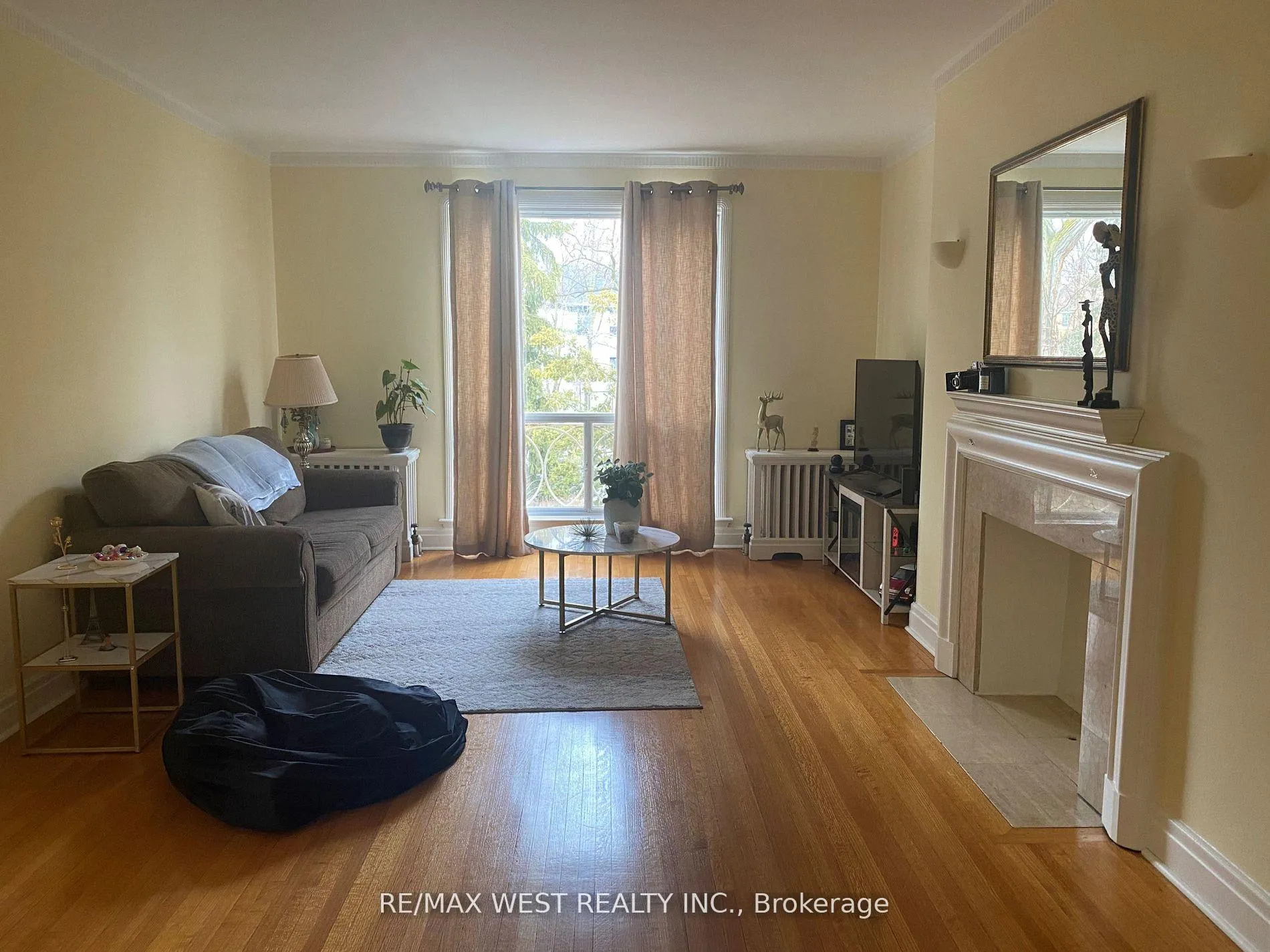 Photo 2 of Unit 2nd Flr, 7 Otter Crescent, Toronto, Bedford Park-Nortown — HOMEH