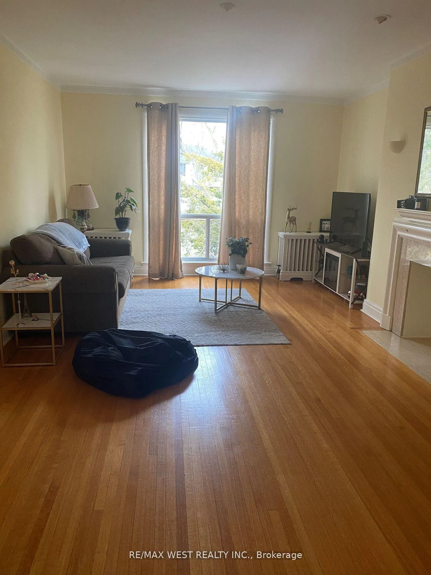 Photo 3 of Unit 2nd Flr, 7 Otter Crescent, Toronto, Bedford Park-Nortown — HOMEH