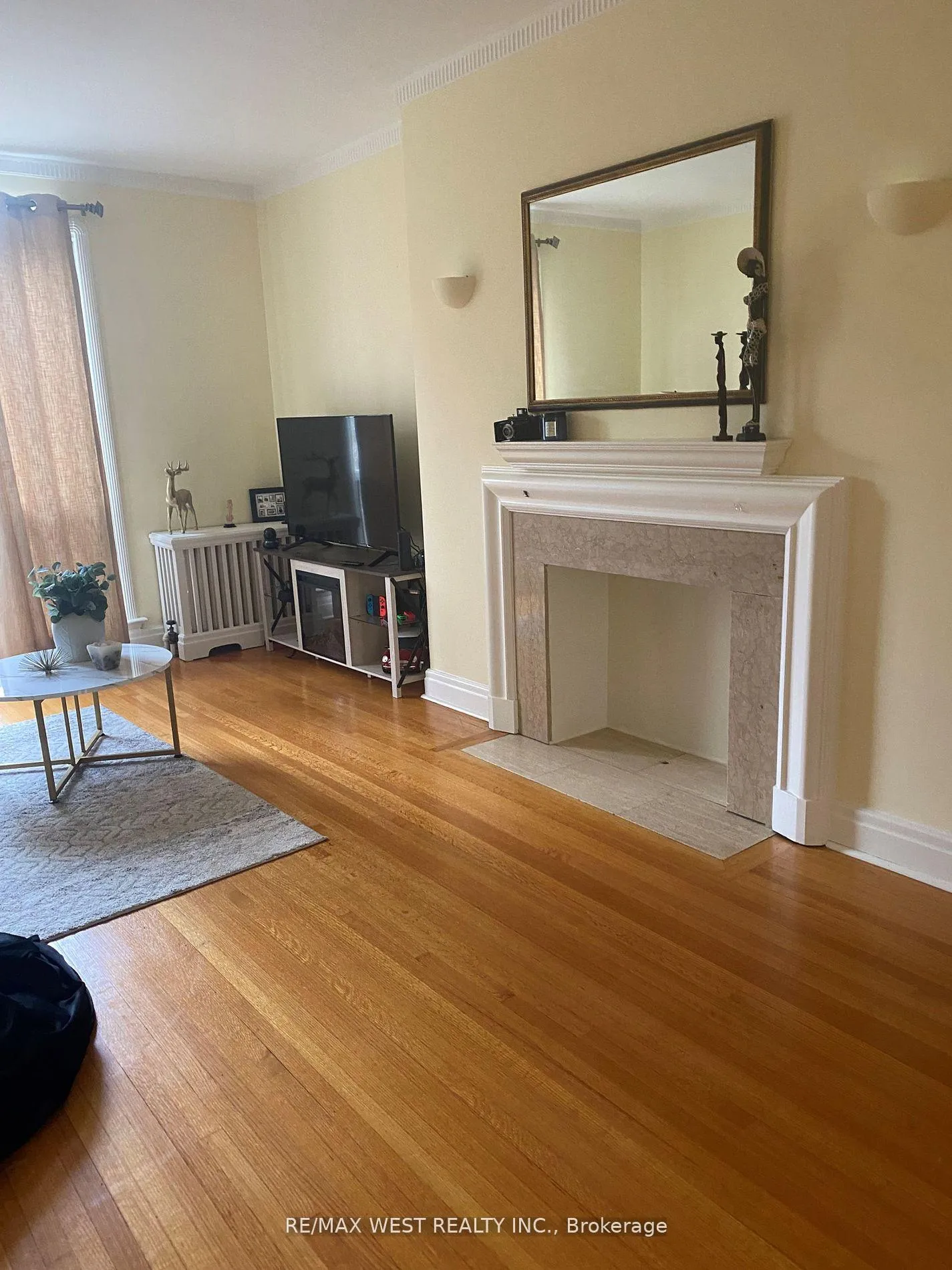 Photo 4 of Unit 2nd Flr, 7 Otter Crescent, Toronto, Bedford Park-Nortown — HOMEH
