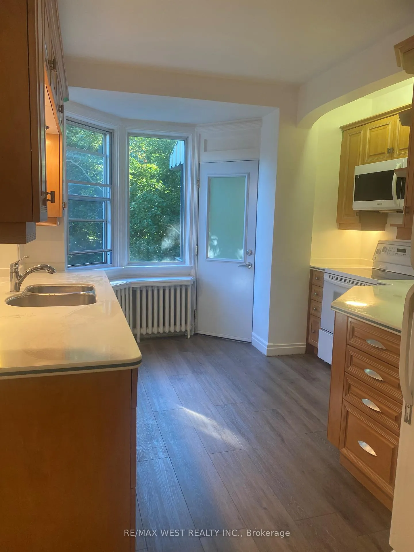 Photo 5 of Unit 2nd Flr, 7 Otter Crescent, Toronto, Bedford Park-Nortown — HOMEH