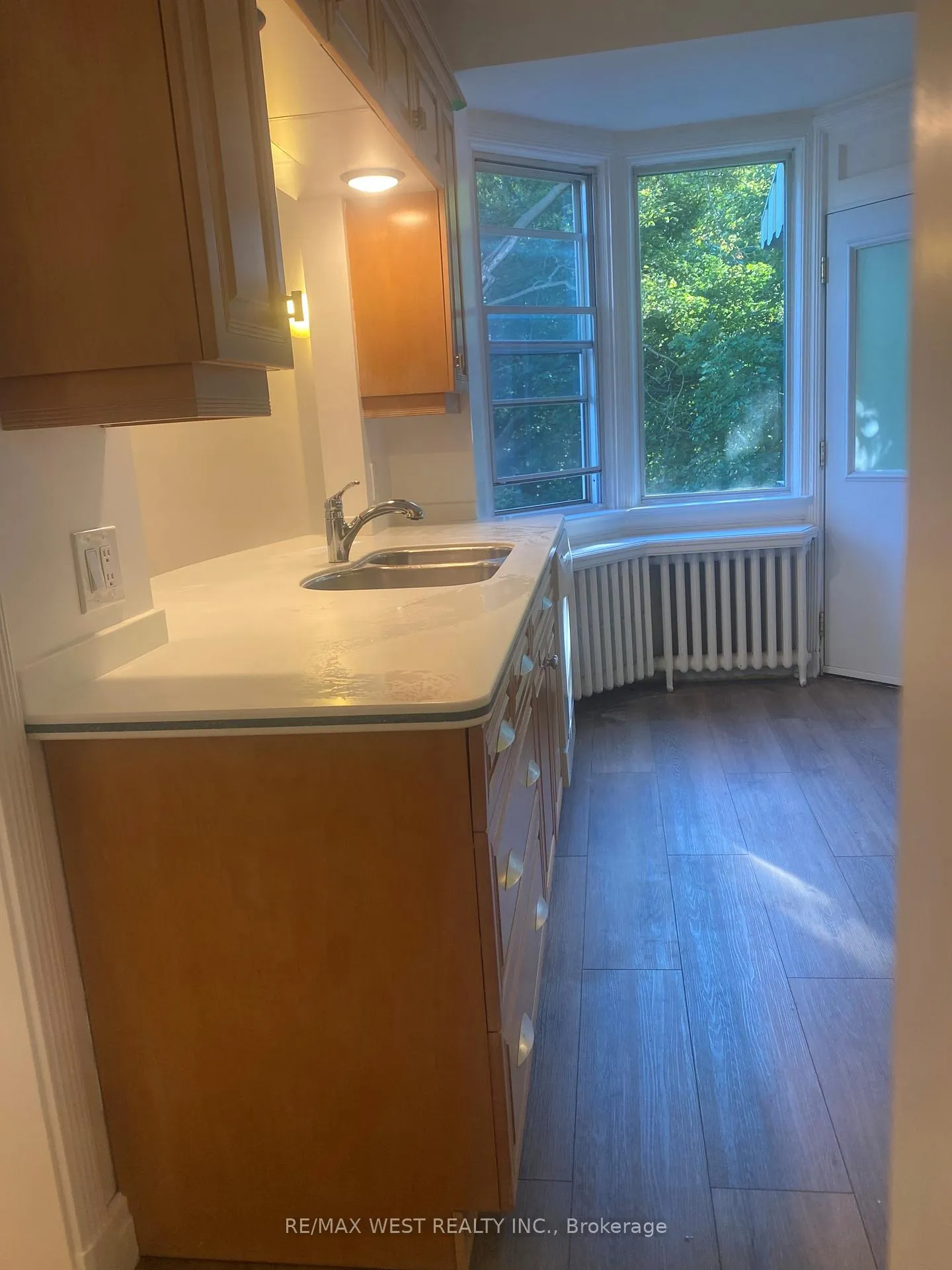 Photo 8 of Unit 2nd Flr, 7 Otter Crescent, Toronto, Bedford Park-Nortown — HOMEH