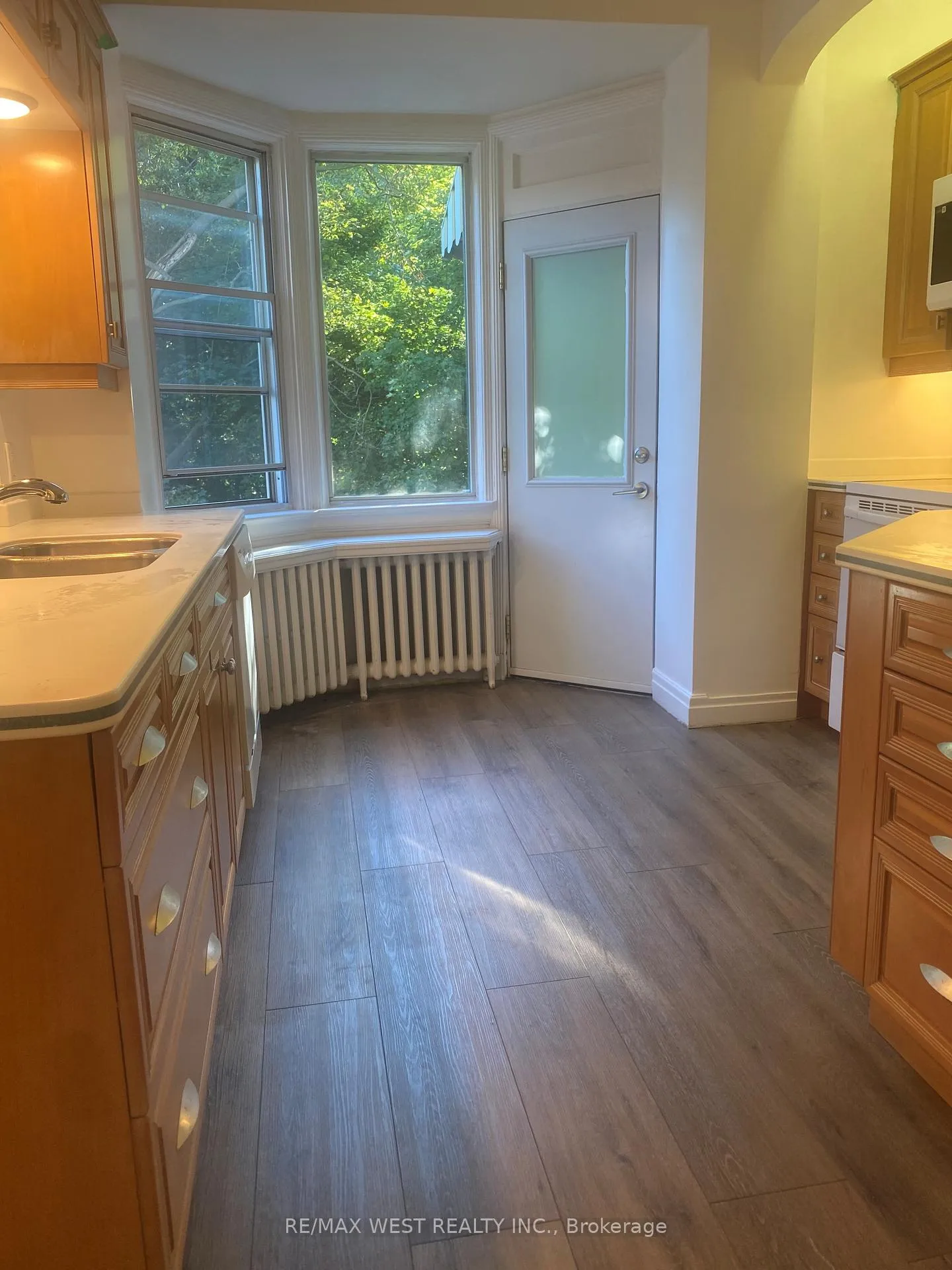 Photo 9 of Unit 2nd Flr, 7 Otter Crescent, Toronto, Bedford Park-Nortown — HOMEH