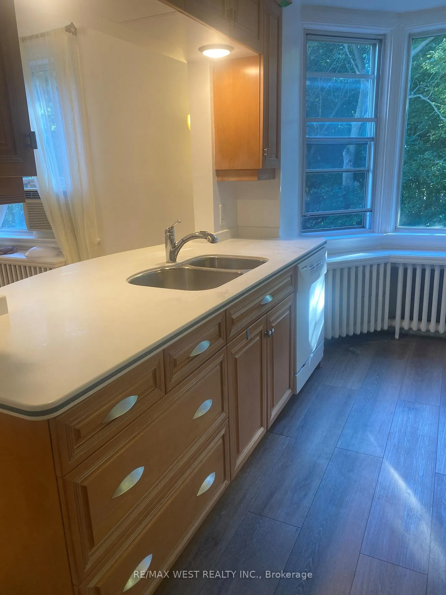 Photo 10 of Unit 2nd Flr, 7 Otter Crescent, Toronto, Bedford Park-Nortown — HOMEH