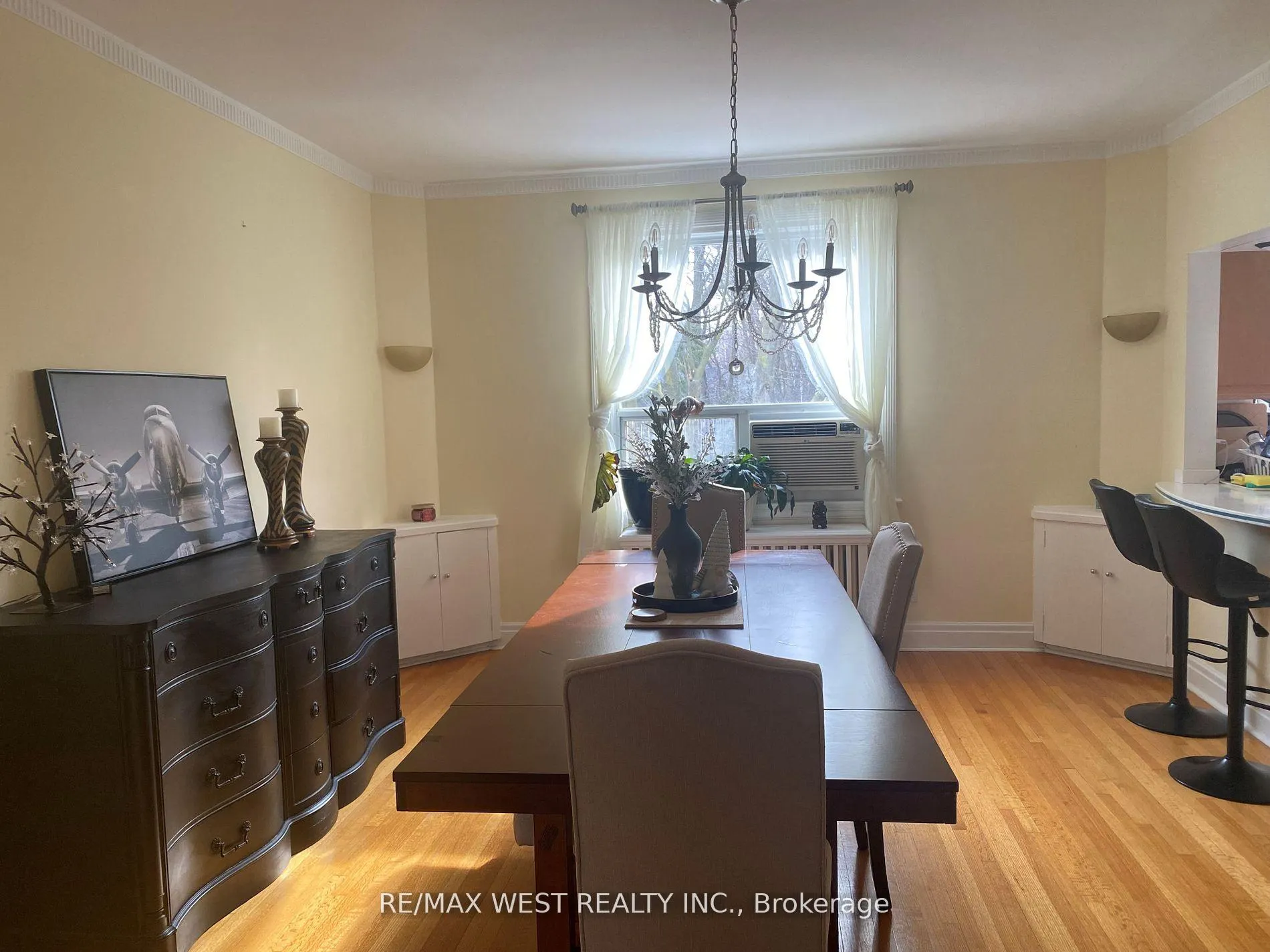 Photo 11 of Unit 2nd Flr, 7 Otter Crescent, Toronto, Bedford Park-Nortown — HOMEH