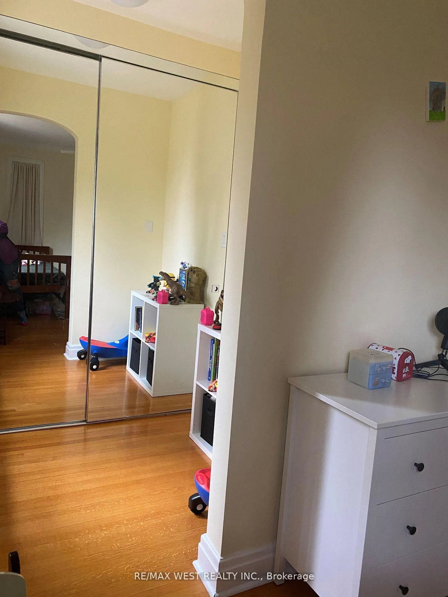 Photo 18 of Unit 2nd Flr, 7 Otter Crescent, Toronto, Bedford Park-Nortown — HOMEH