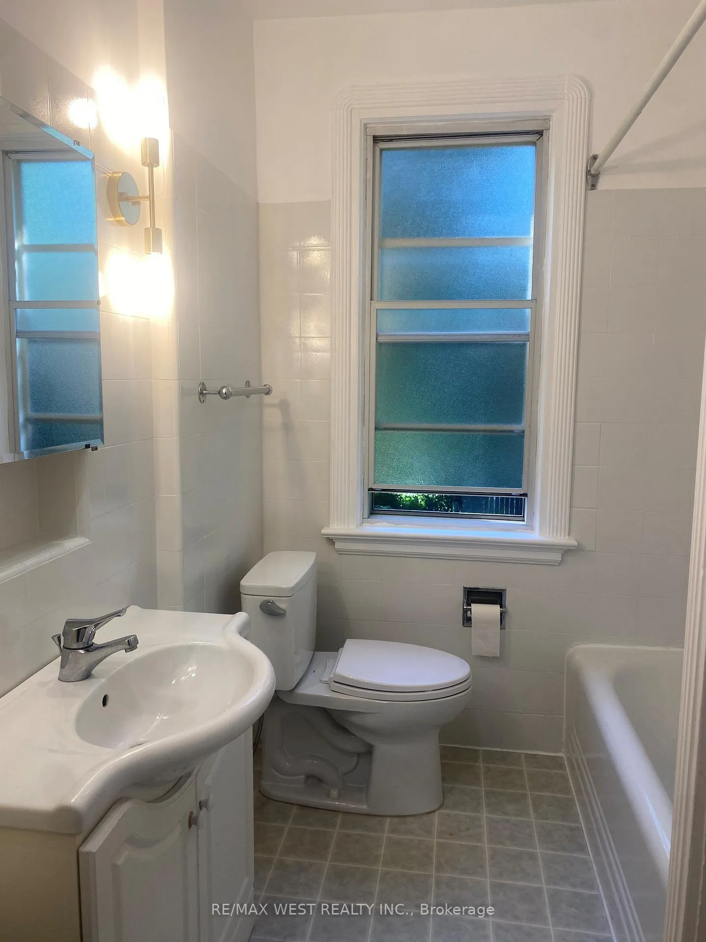 Photo 19 of Unit 2nd Flr, 7 Otter Crescent, Toronto, Bedford Park-Nortown — HOMEH