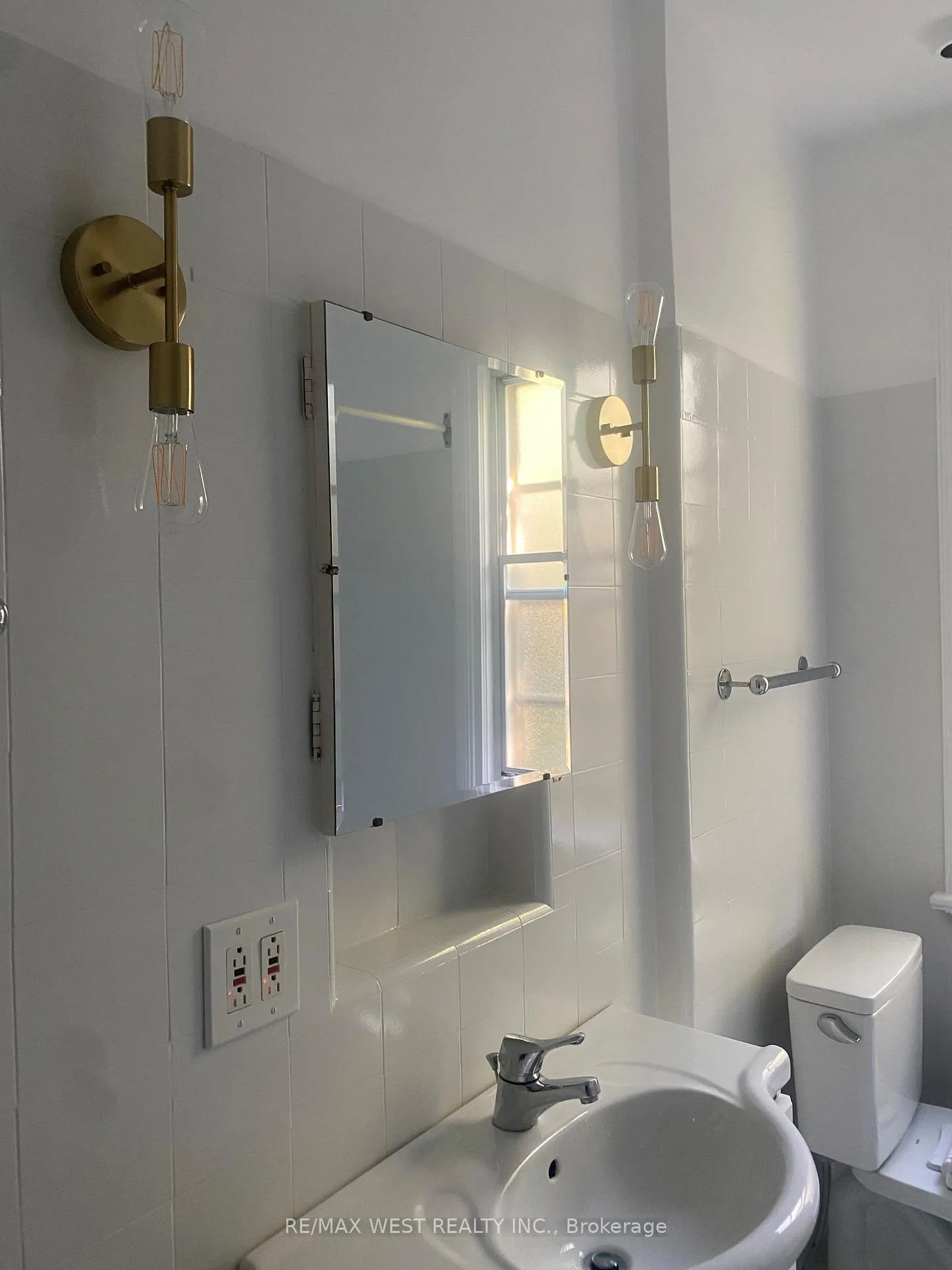 Photo 20 of Unit 2nd Flr, 7 Otter Crescent, Toronto, Bedford Park-Nortown — HOMEH