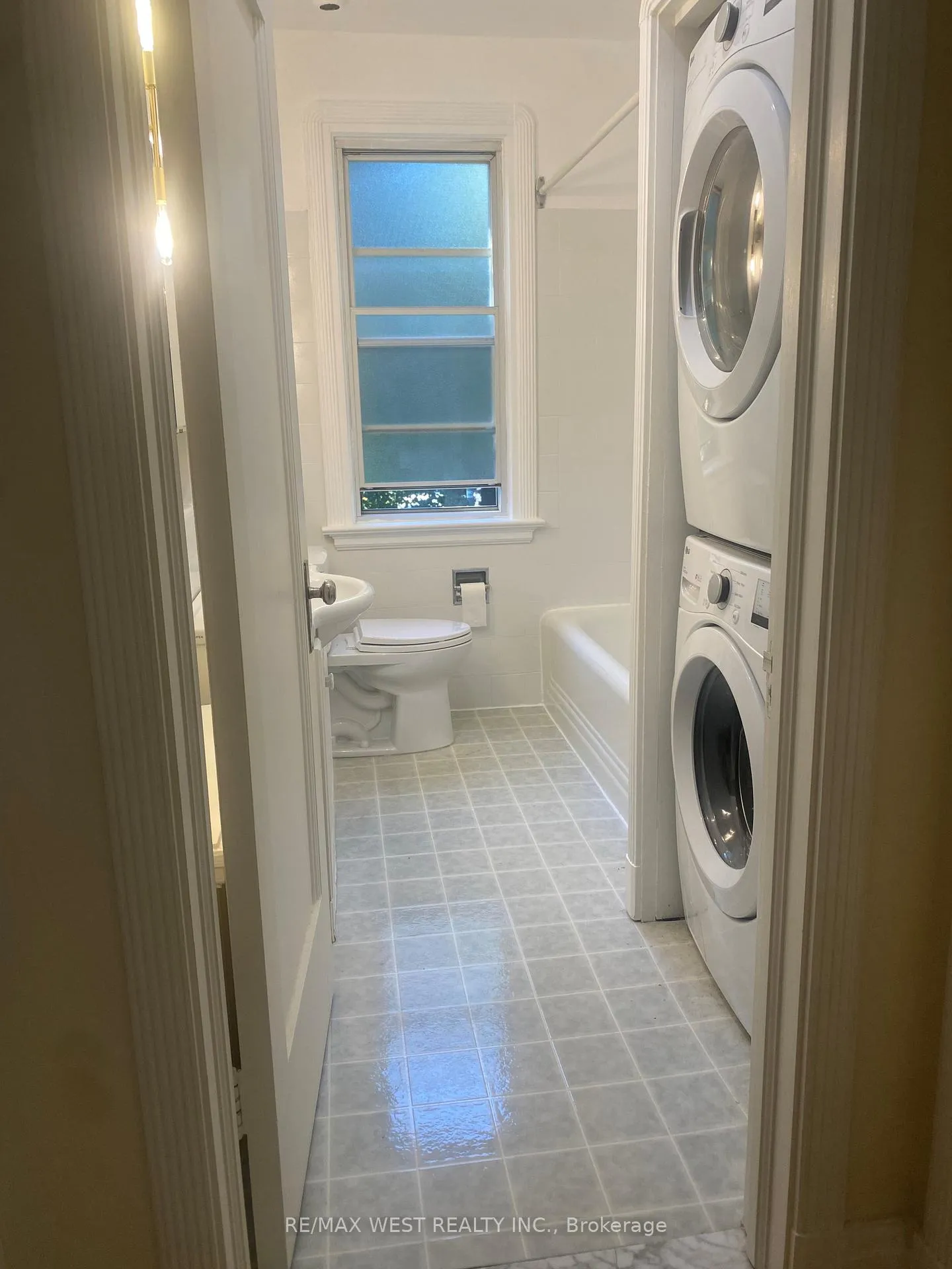 Photo 21 of Unit 2nd Flr, 7 Otter Crescent, Toronto, Bedford Park-Nortown — HOMEH