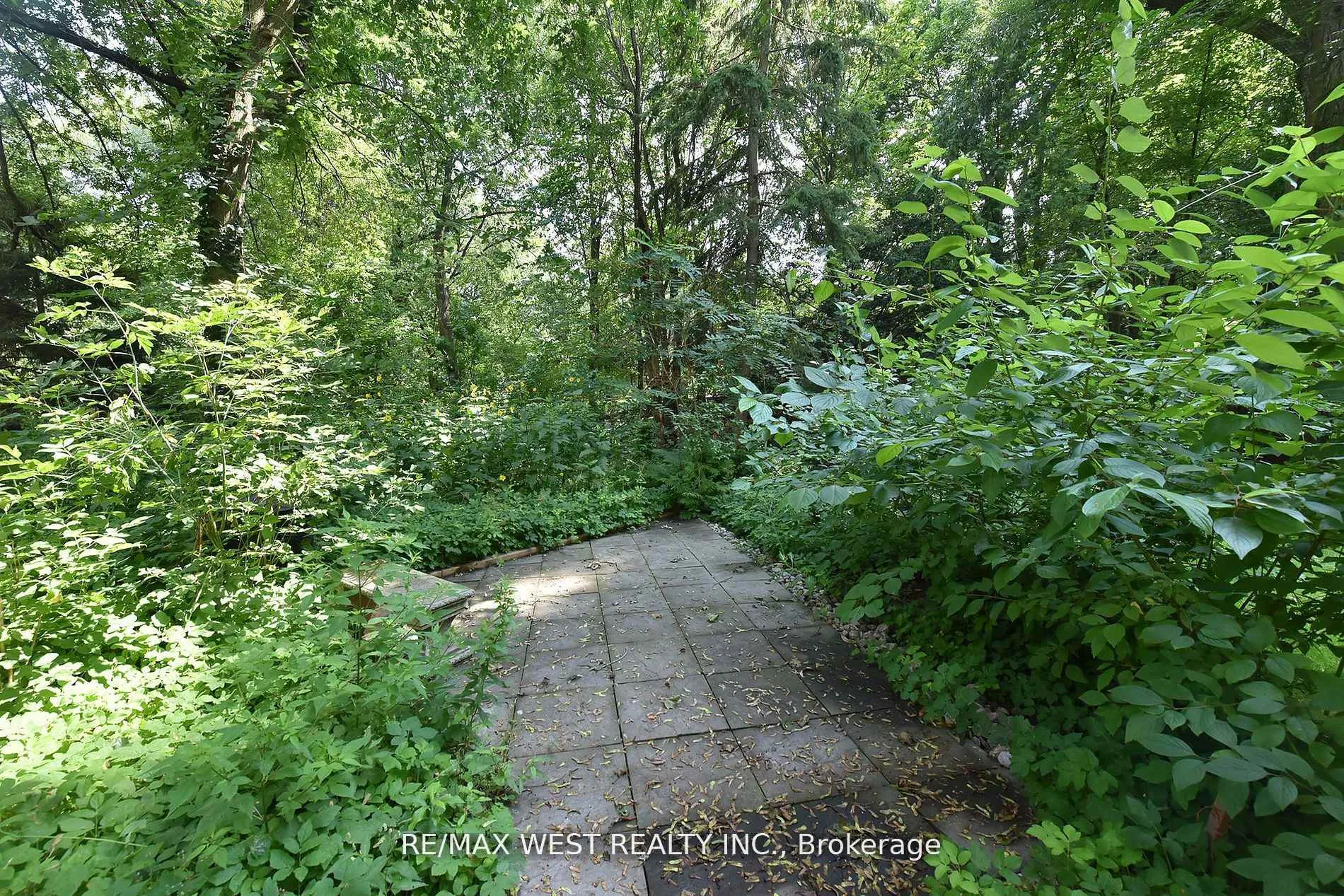 Photo 24 of Unit 2nd Flr, 7 Otter Crescent, Toronto, Bedford Park-Nortown — HOMEH