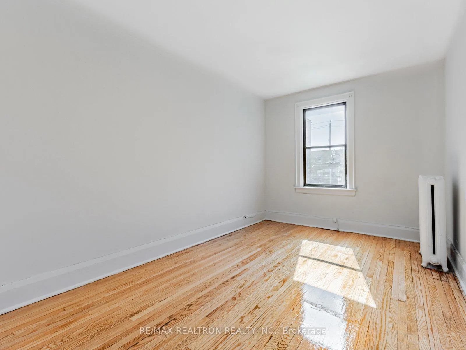 Photo 1 of Unit 44, 4 Kingston Road, Toronto, Woodbine Corridor — HOMEH