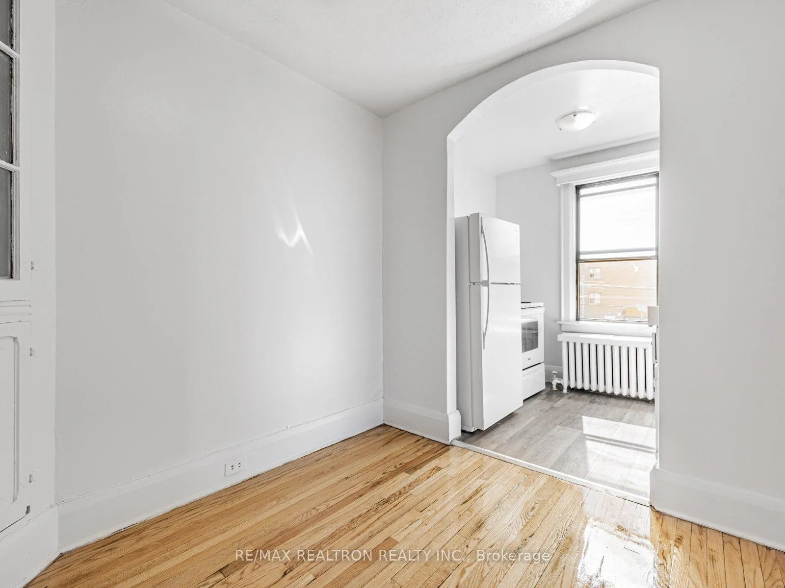 Photo 8 of Unit 44, 4 Kingston Road, Toronto, Woodbine Corridor — HOMEH