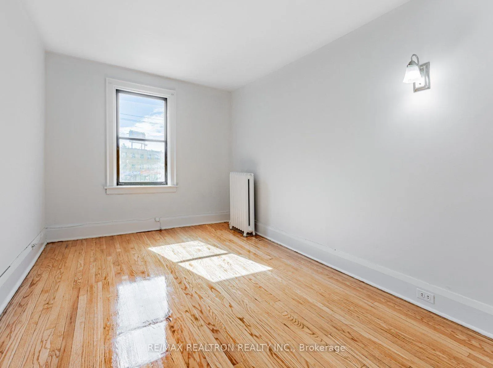Photo 10 of Unit 44, 4 Kingston Road, Toronto, Woodbine Corridor — HOMEH