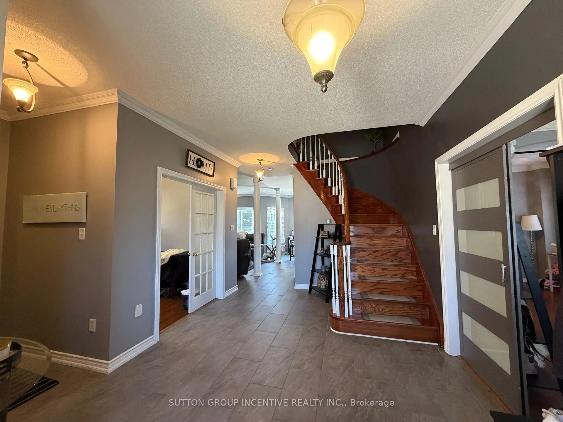 Photo 2 of 422 Mapleton Avenue, Barrie, Ardagh — HOMEH