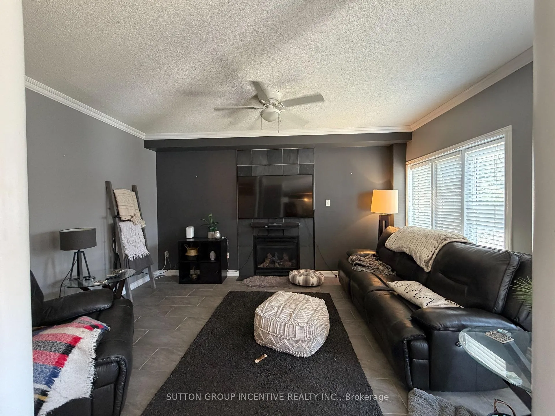Photo 3 of 422 Mapleton Avenue, Barrie, Ardagh — HOMEH