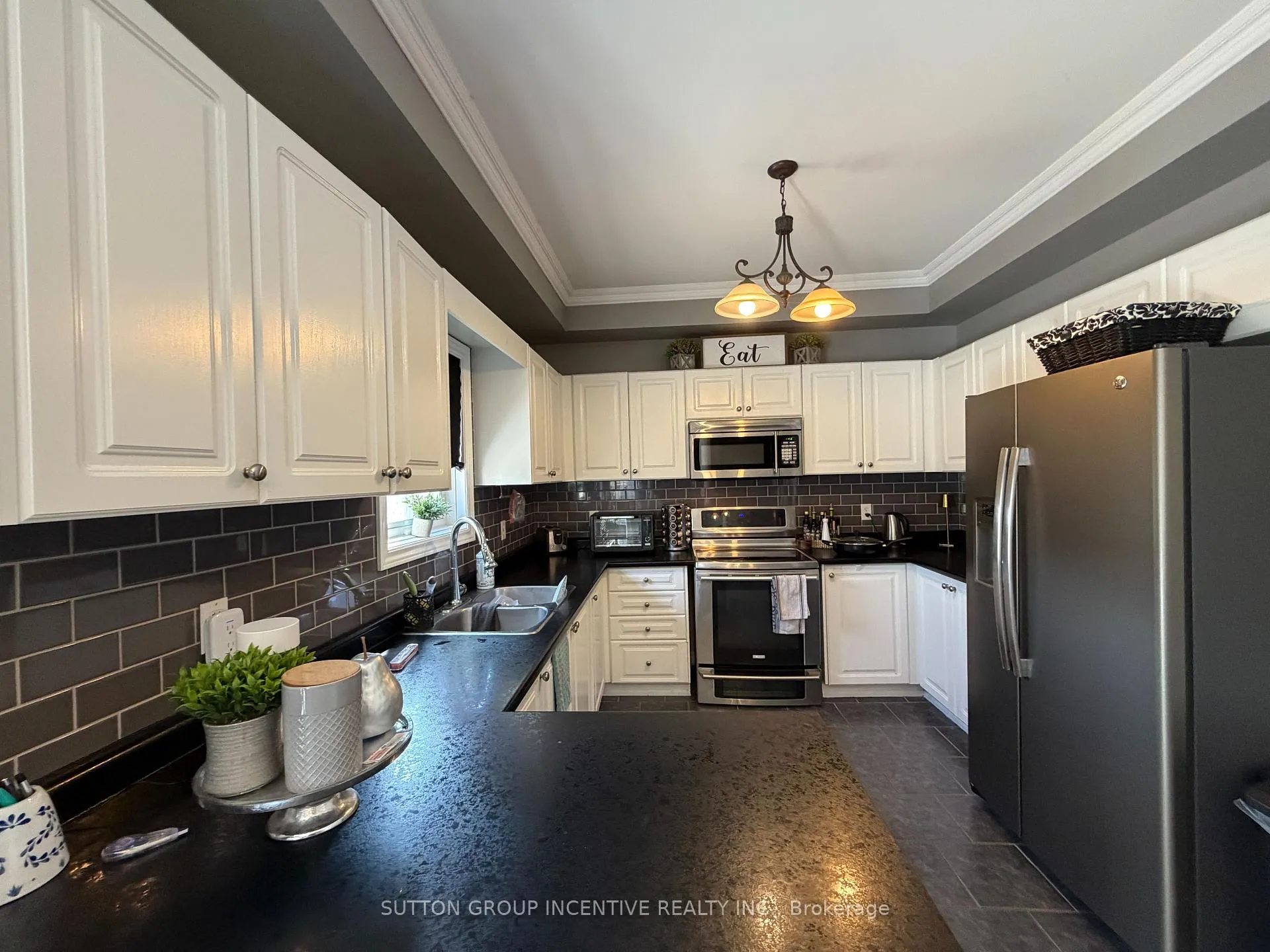 Photo 8 of 422 Mapleton Avenue, Barrie, Ardagh — HOMEH