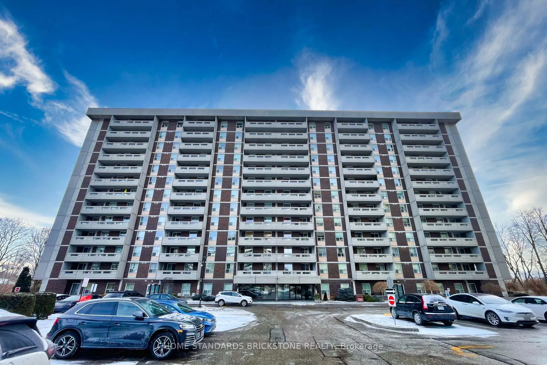 Front of Unit 1005, 50 Inverlochy Boulevard