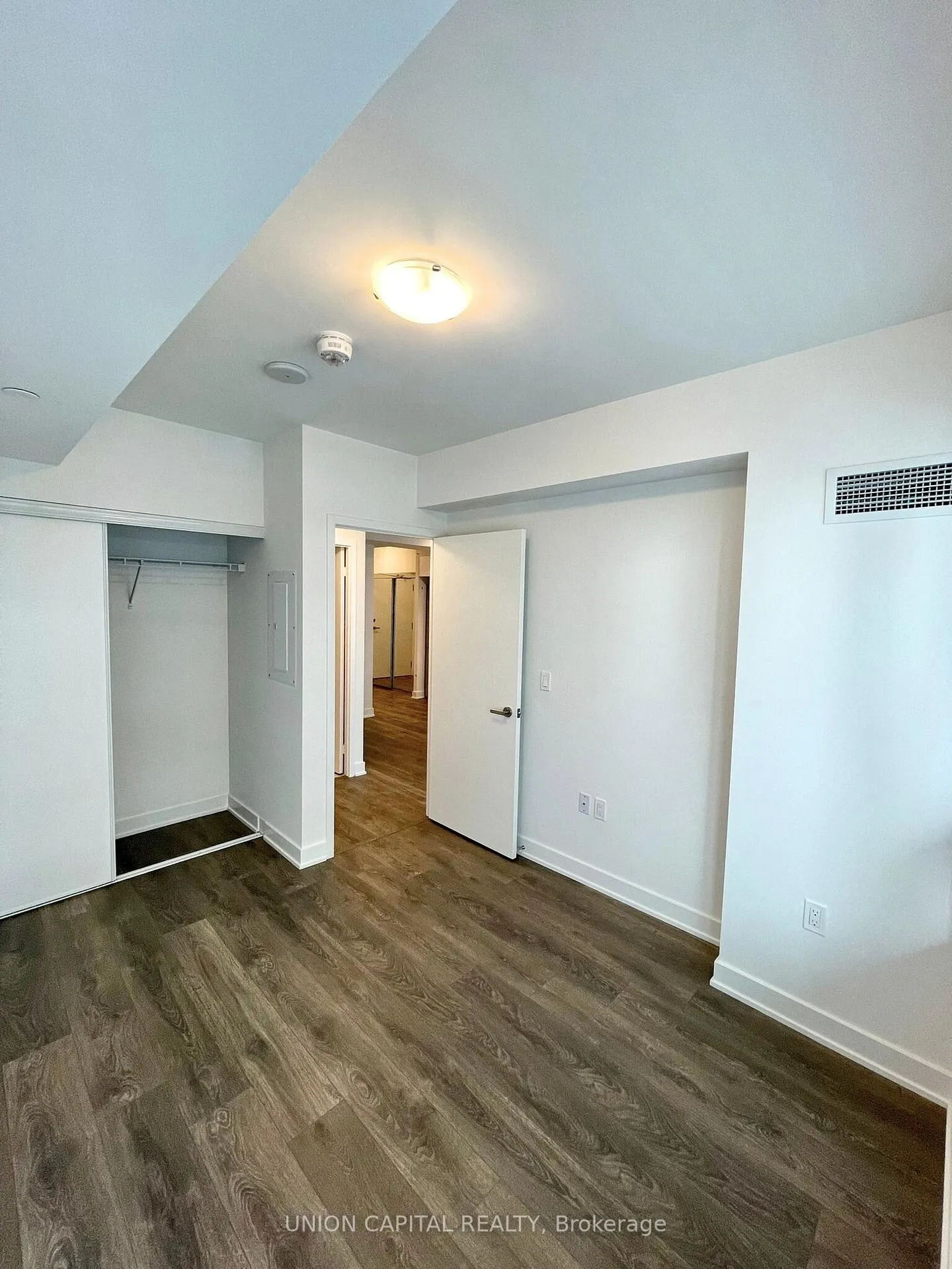 Photo 3 of Unit 2506, 99 Broadway Avenue, Toronto, Mount Pleasant West — HOMEH
