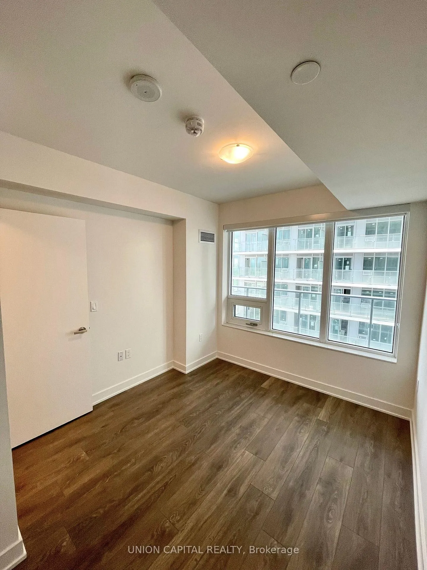 Photo 4 of Unit 2506, 99 Broadway Avenue, Toronto, Mount Pleasant West — HOMEH
