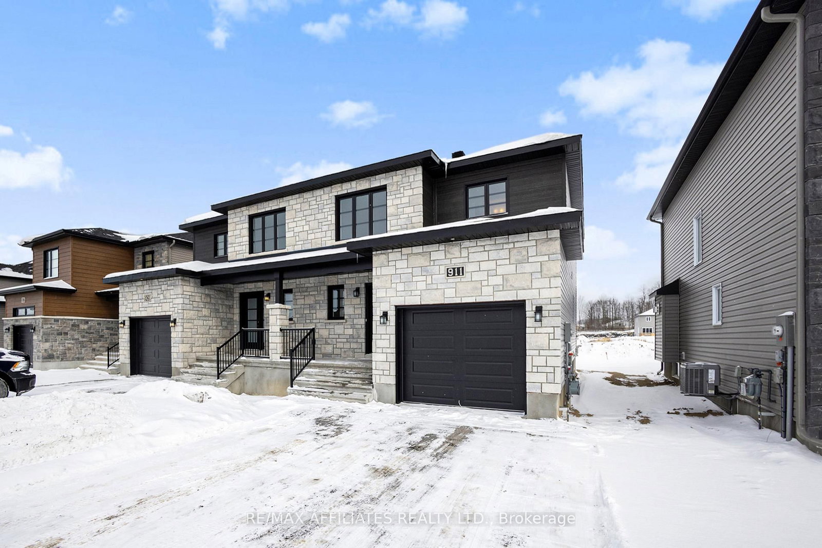 Photo 2 of 911 CHABLIS Cres, Russell, Embrun — HOMEH