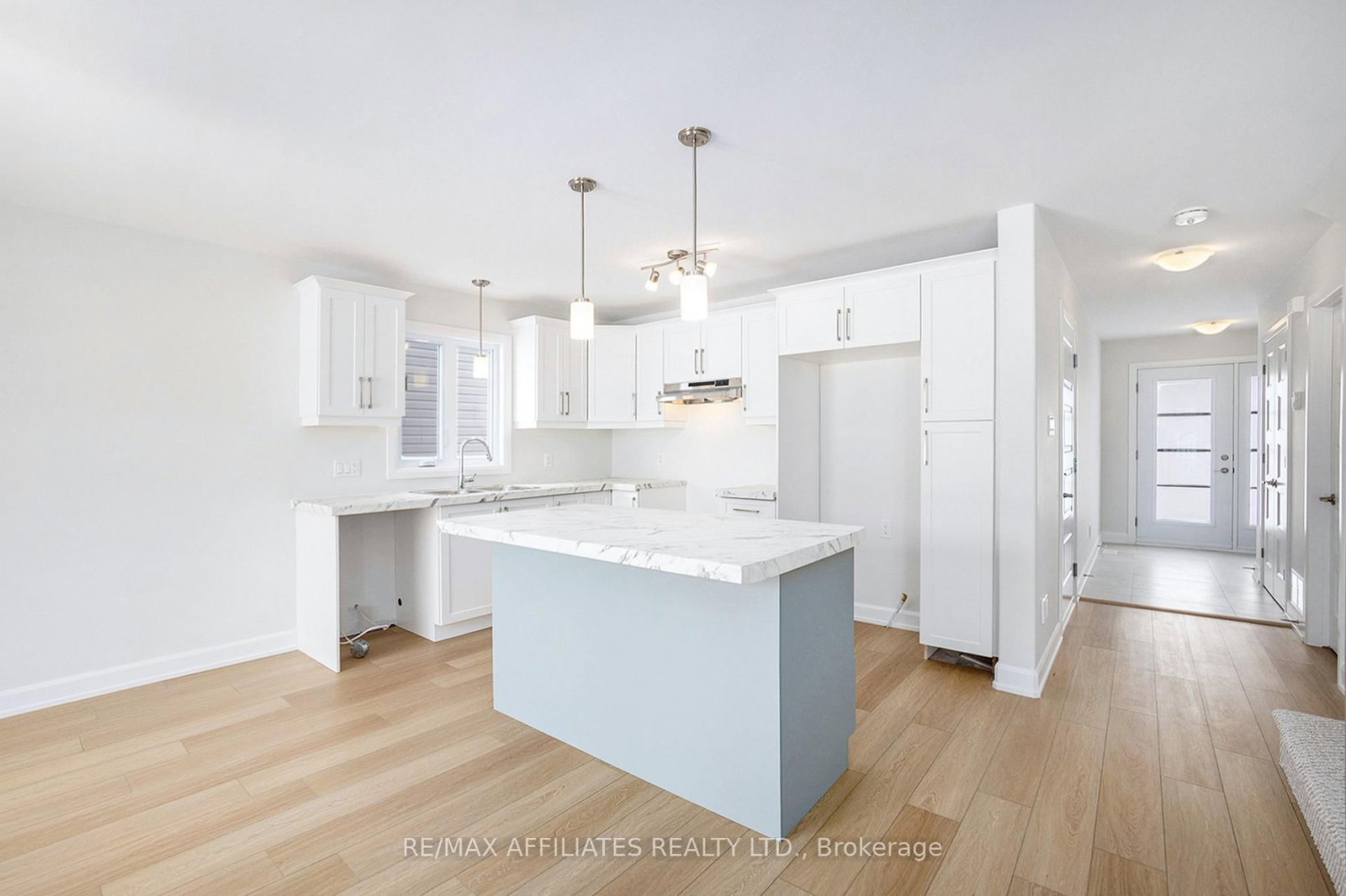 Photo 5 of 911 CHABLIS Cres, Russell, Embrun — HOMEH