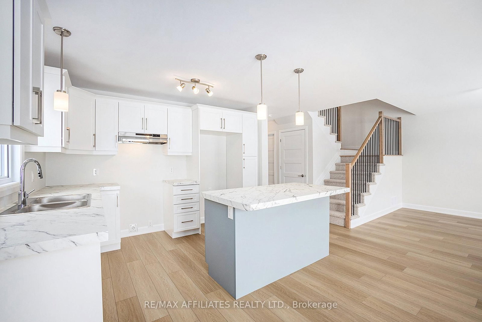 Photo 9 of 911 CHABLIS Cres, Russell, Embrun — HOMEH