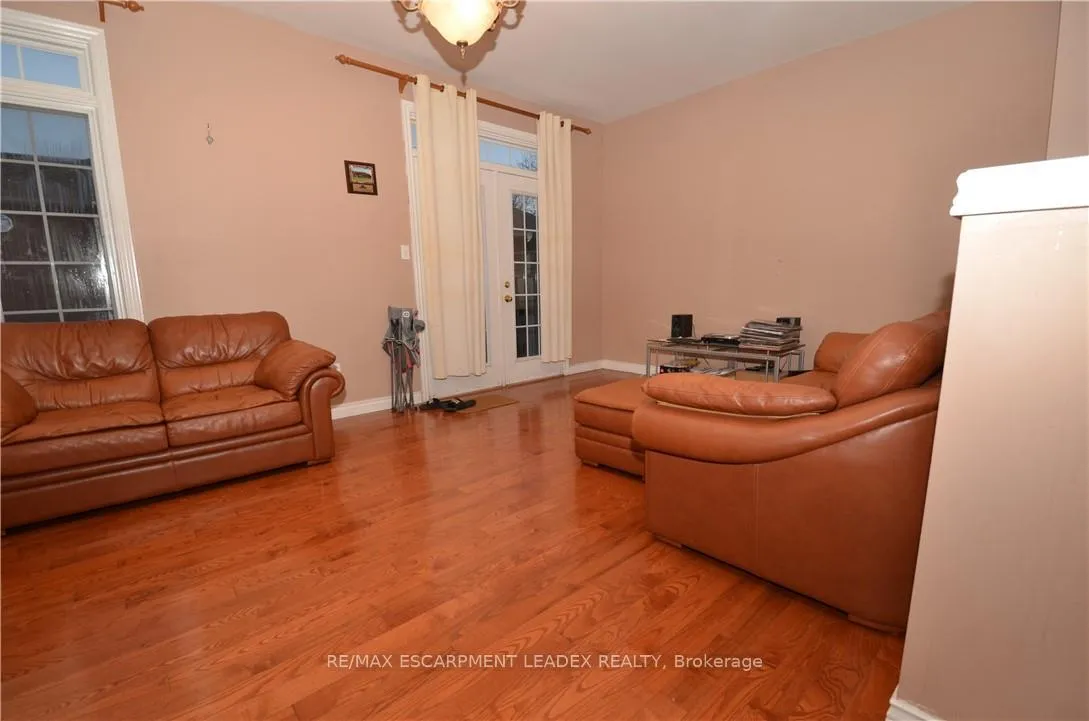 Photo 5 of Unit 5, 876 Golf Links Road, Hamilton, Ancaster — HOMEH