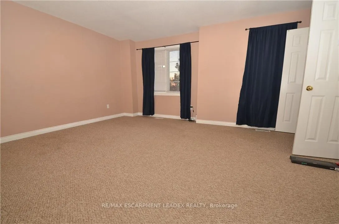 Photo 11 of Unit 5, 876 Golf Links Road, Hamilton, Ancaster — HOMEH