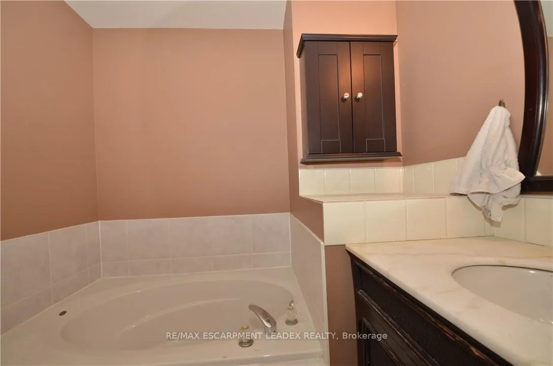 Photo 14 of Unit 5, 876 Golf Links Road, Hamilton, Ancaster — HOMEH