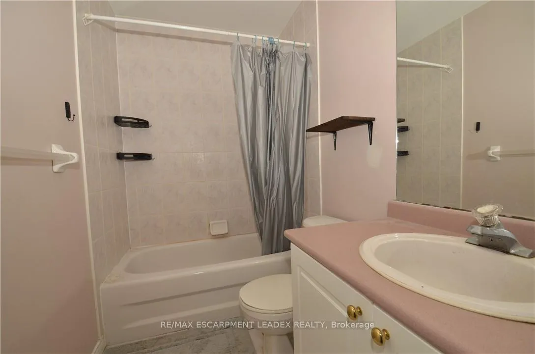 Photo 19 of Unit 5, 876 Golf Links Road, Hamilton, Ancaster — HOMEH