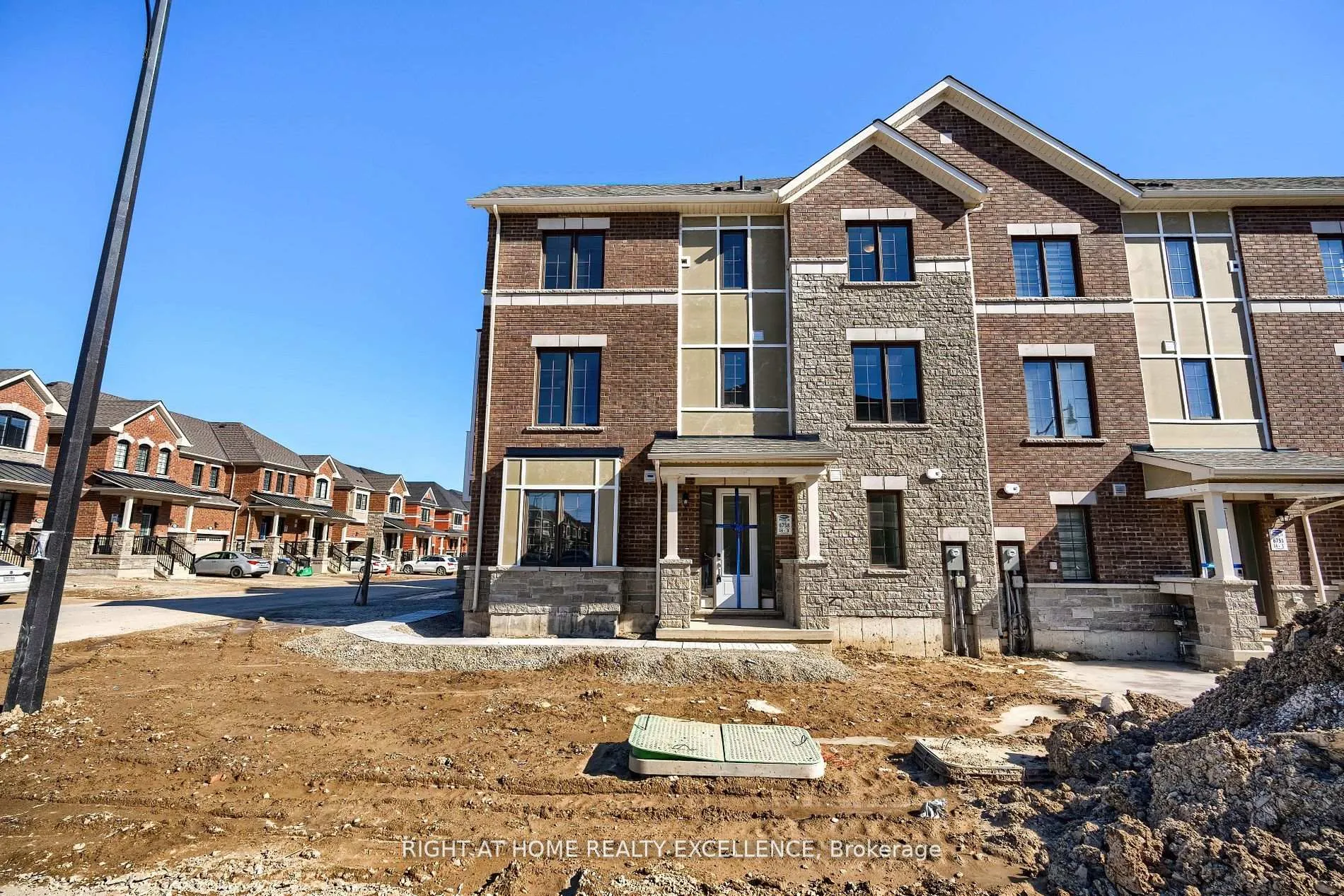 Photo 1 of 43 Keppel Circle, Brampton, Northwest Brampton — HOMEH