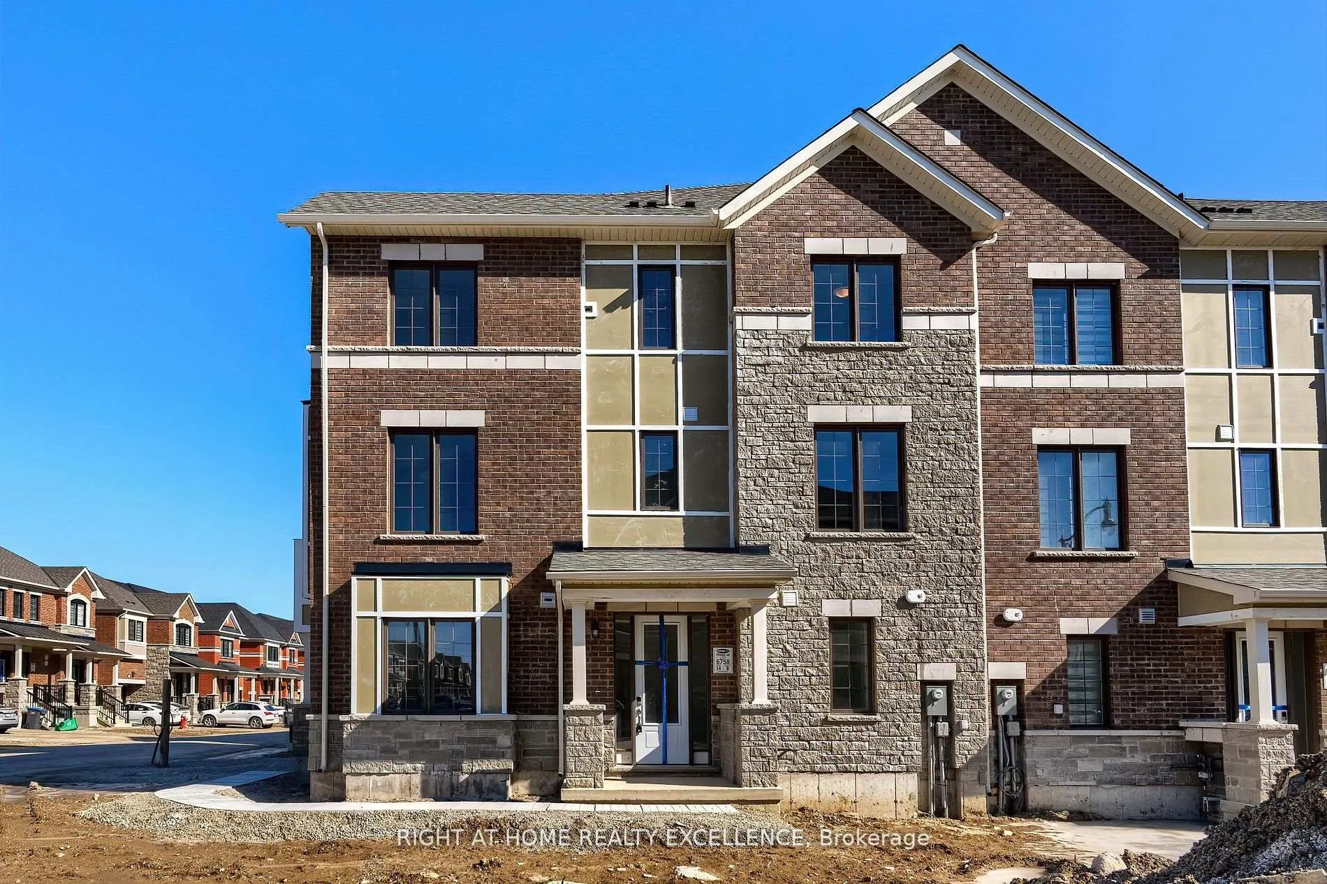 Photo 2 of 43 Keppel Circle, Brampton, Northwest Brampton — HOMEH