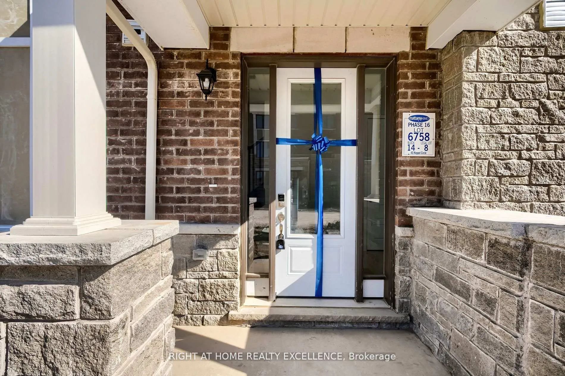 Photo 5 of 43 Keppel Circle, Brampton, Northwest Brampton — HOMEH