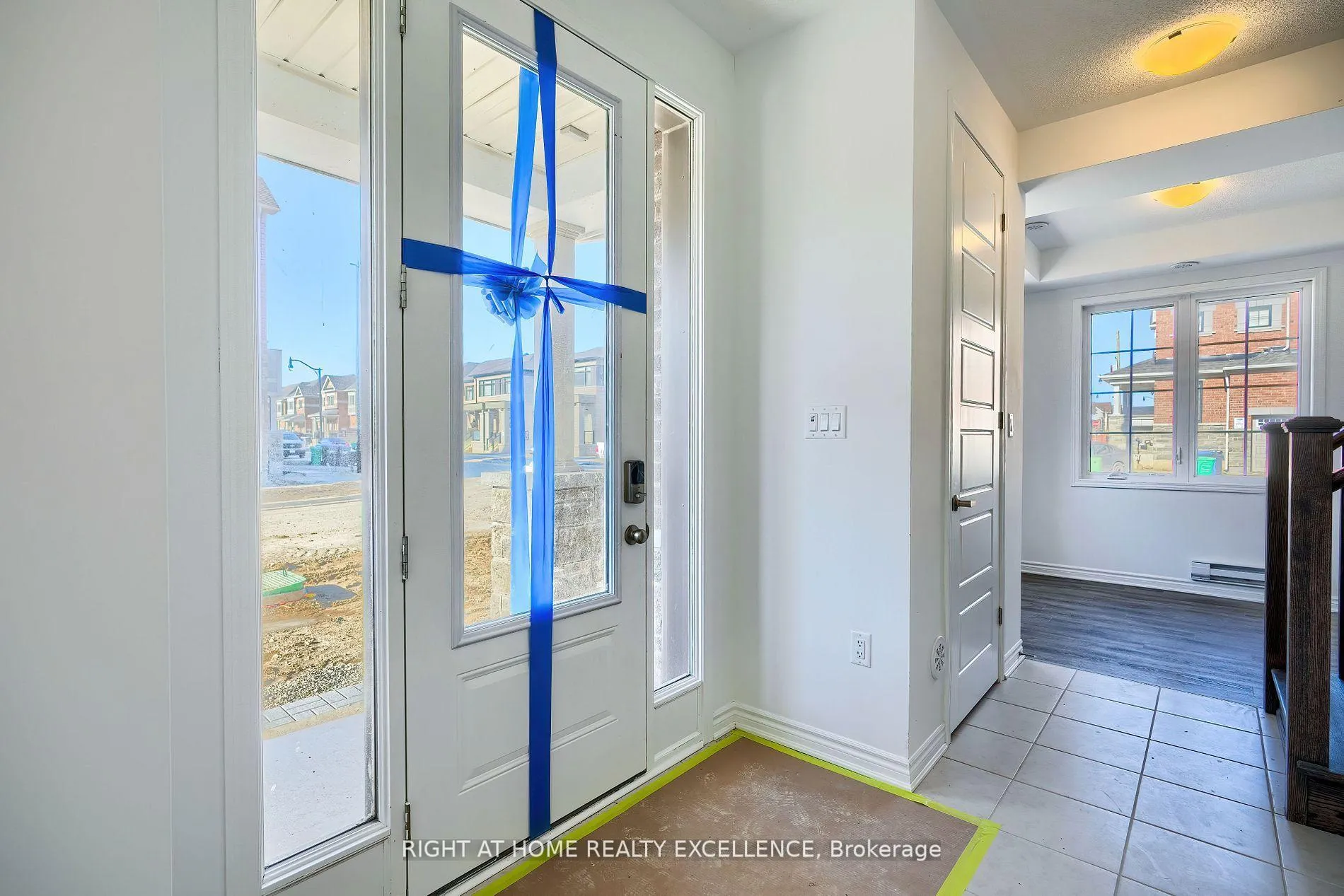 Photo 6 of 43 Keppel Circle, Brampton, Northwest Brampton — HOMEH