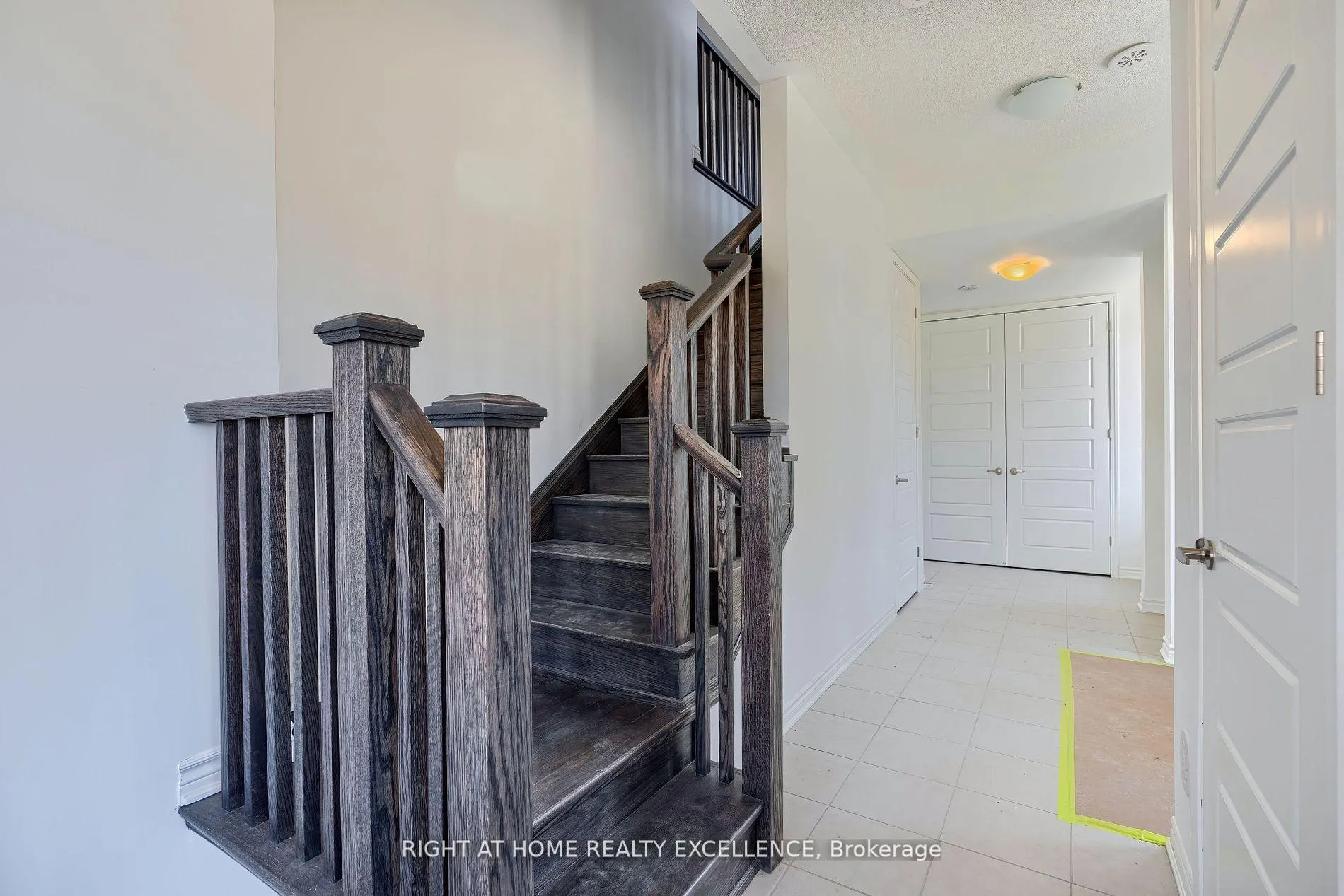 Photo 8 of 43 Keppel Circle, Brampton, Northwest Brampton — HOMEH