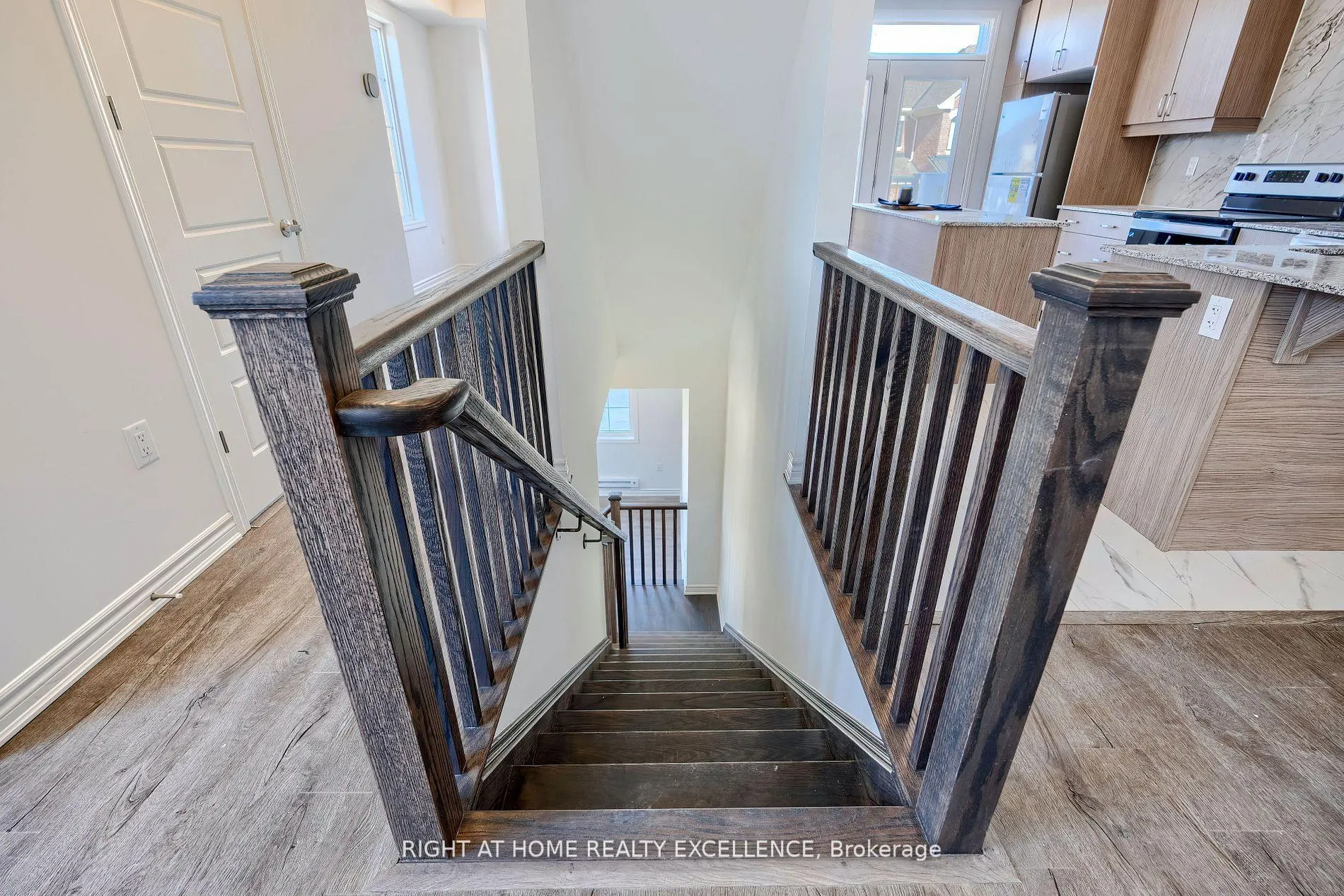 Photo 10 of 43 Keppel Circle, Brampton, Northwest Brampton — HOMEH