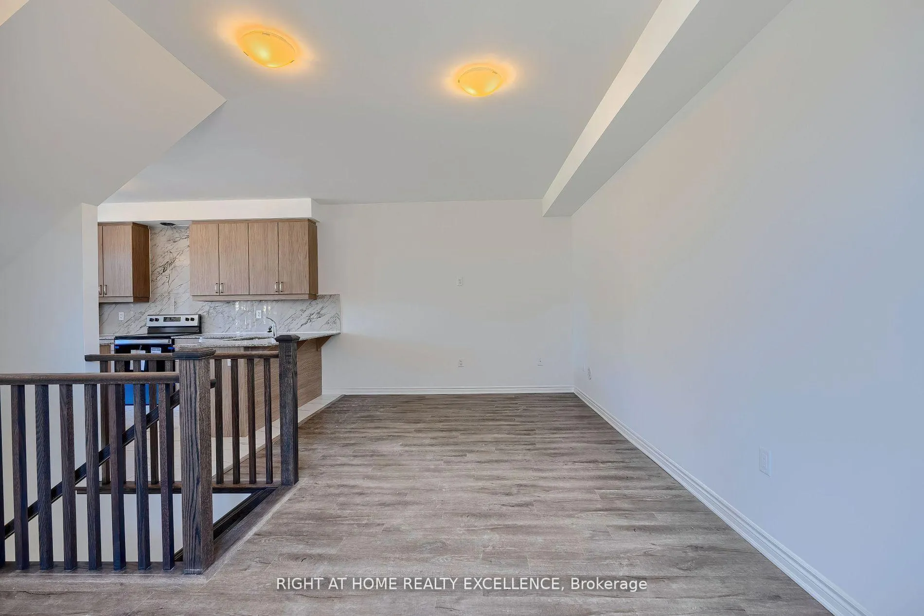 Photo 12 of 43 Keppel Circle, Brampton, Northwest Brampton — HOMEH