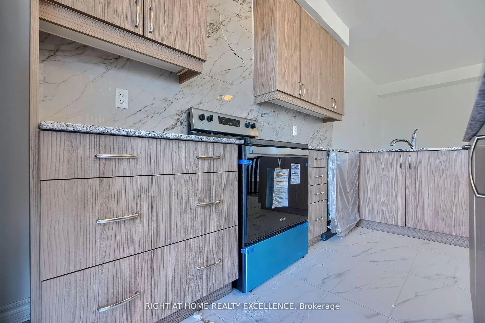 Photo 17 of 43 Keppel Circle, Brampton, Northwest Brampton — HOMEH
