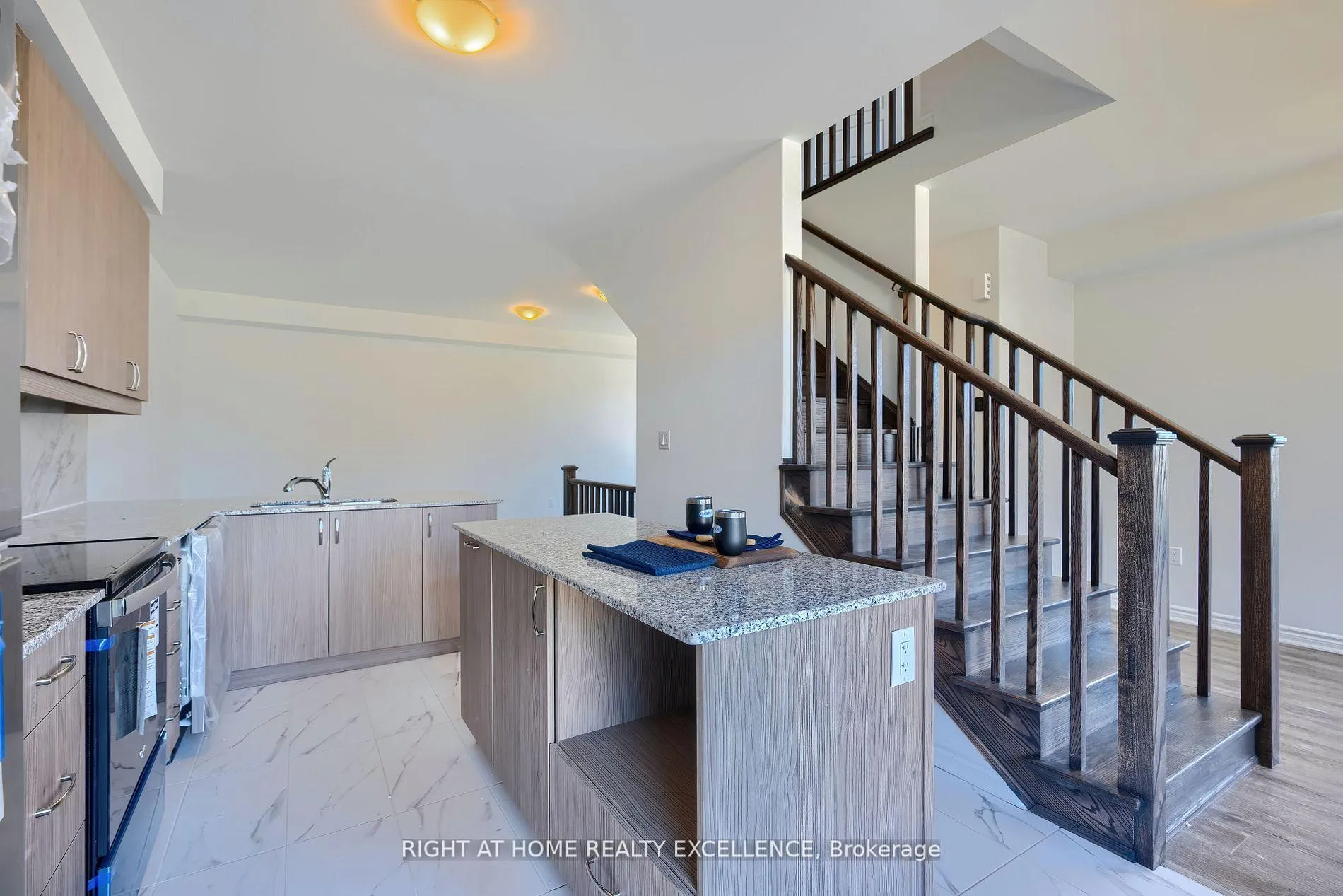 Photo 18 of 43 Keppel Circle, Brampton, Northwest Brampton — HOMEH