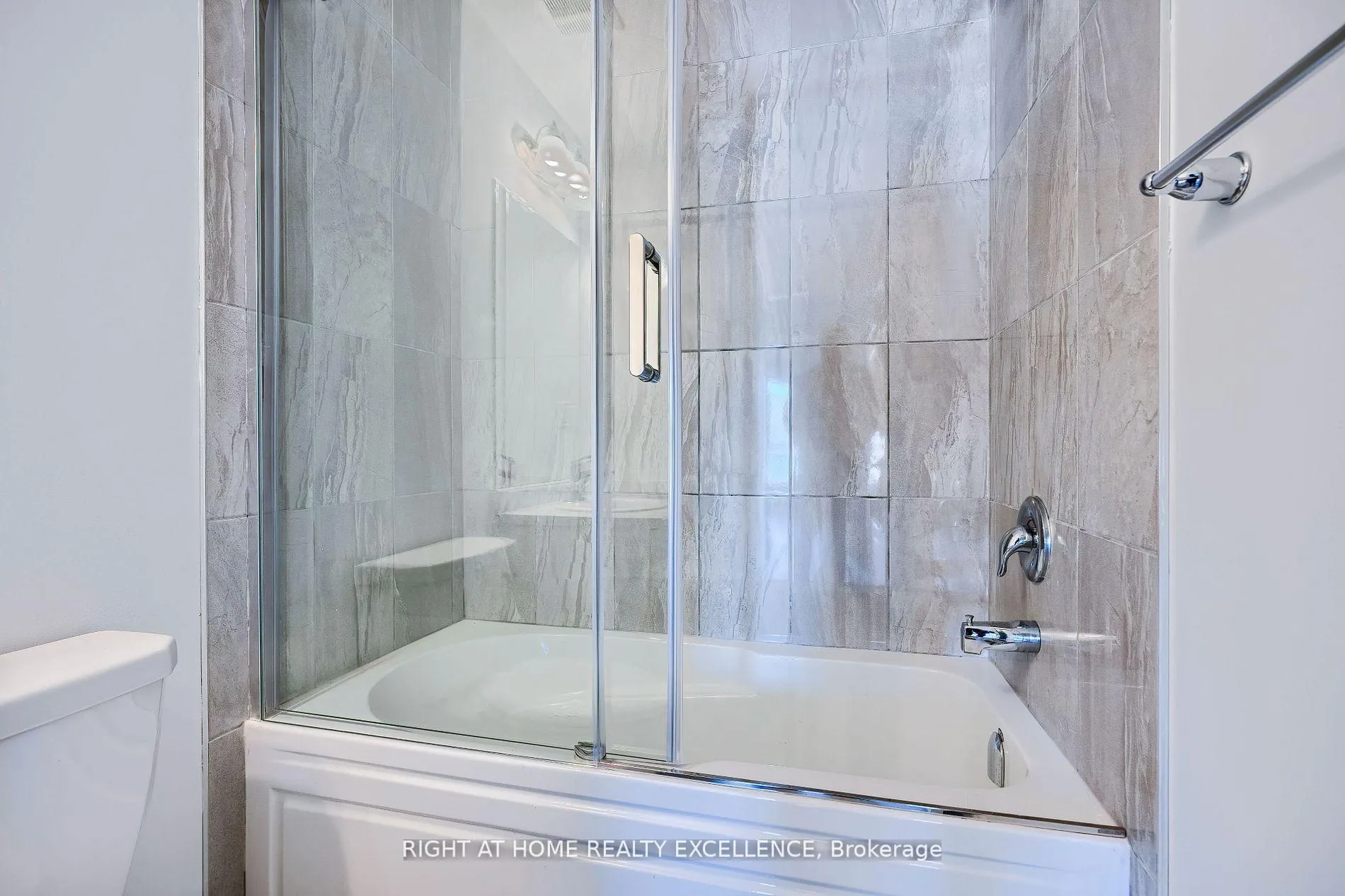 Photo 37 of 43 Keppel Circle, Brampton, Northwest Brampton — HOMEH