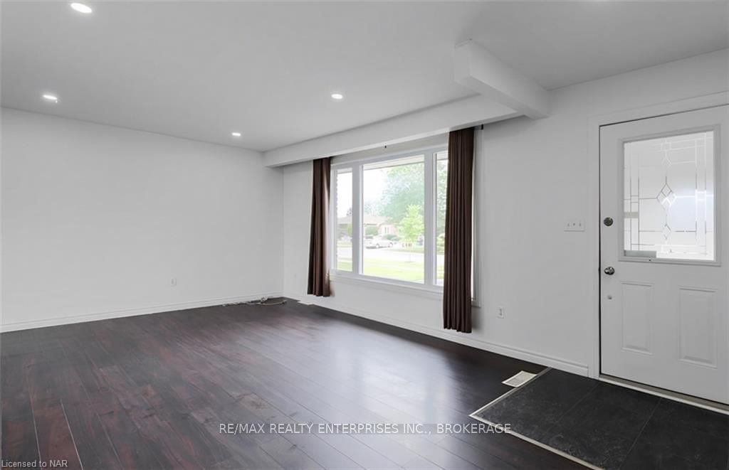Photo 5 of 140 WESTWOOD Cres, Welland, Prince Charles — HOMEH