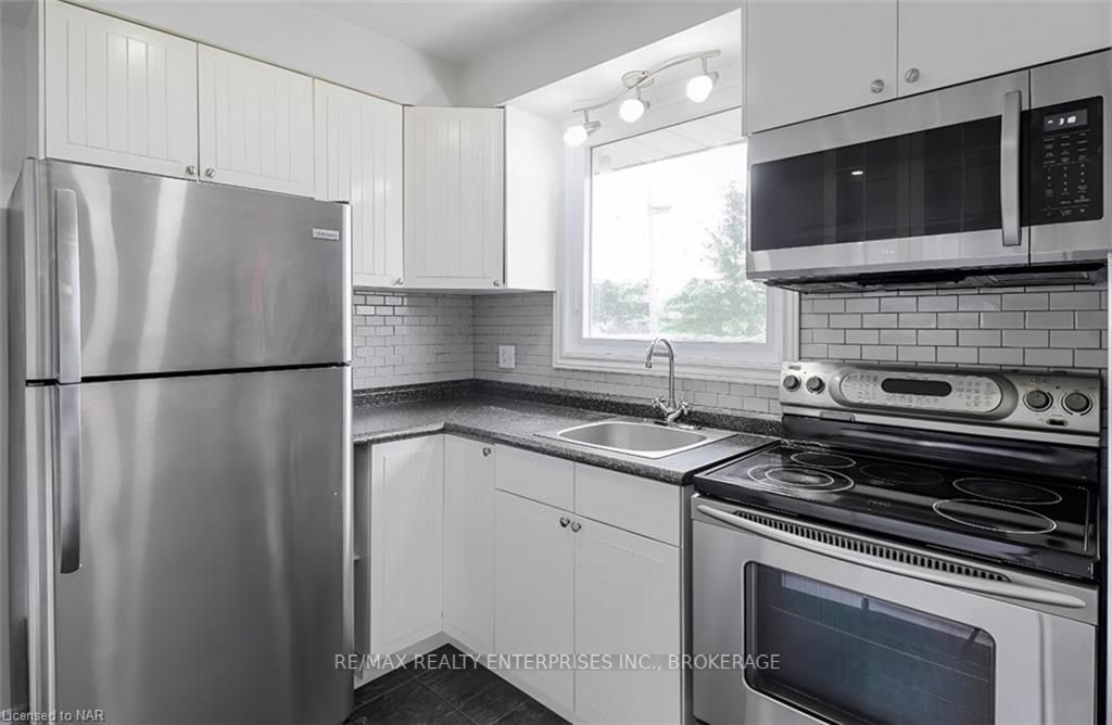 Photo 10 of 140 WESTWOOD Cres, Welland, Prince Charles — HOMEH
