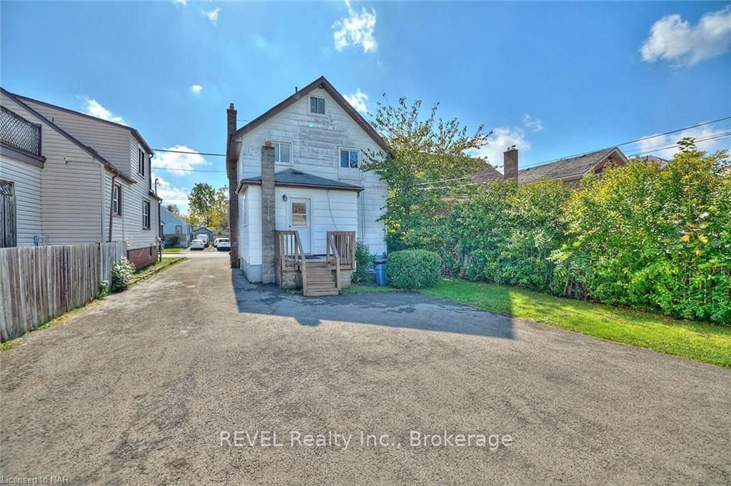 Photo 3 of 5267 MCRAE St, Niagara Falls, Cherrywood — HOMEH