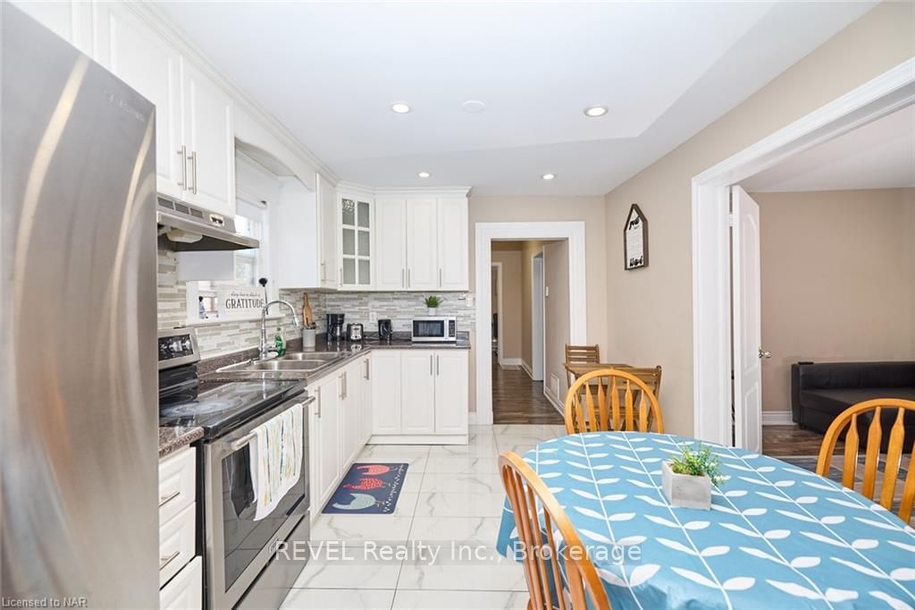 Photo 6 of 5267 MCRAE St, Niagara Falls, Cherrywood — HOMEH