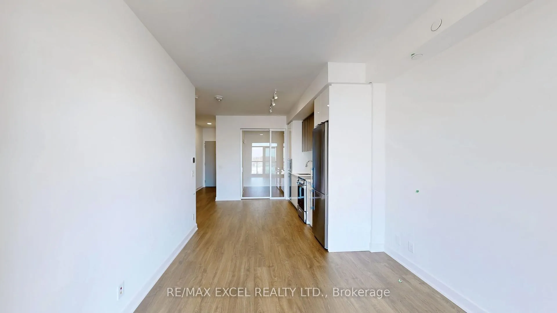 Photo 6 of Unit 531, 50 Upper Mall Way, Vaughan, Brownridge — HOMEH