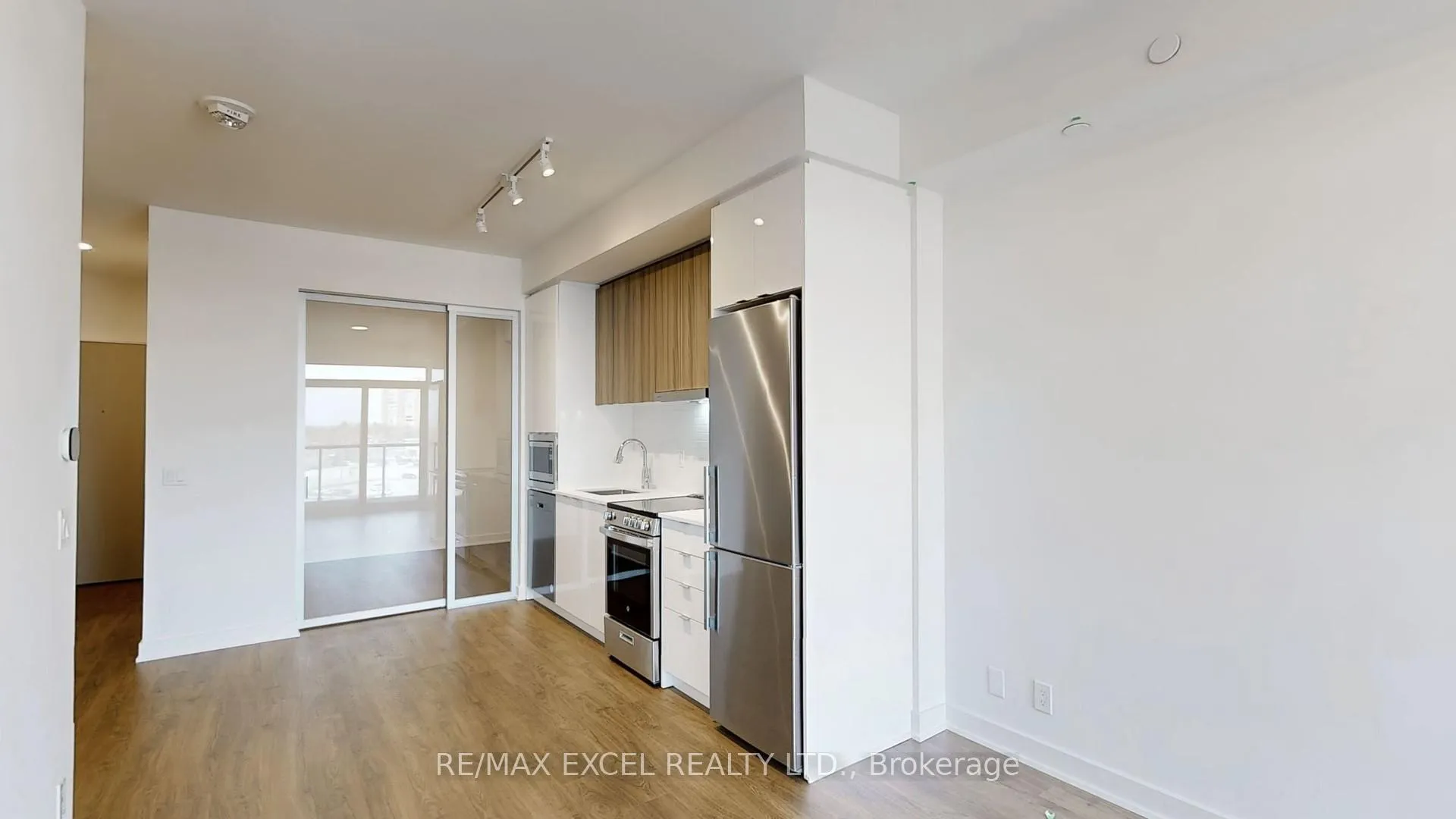 Photo 7 of Unit 531, 50 Upper Mall Way, Vaughan, Brownridge — HOMEH