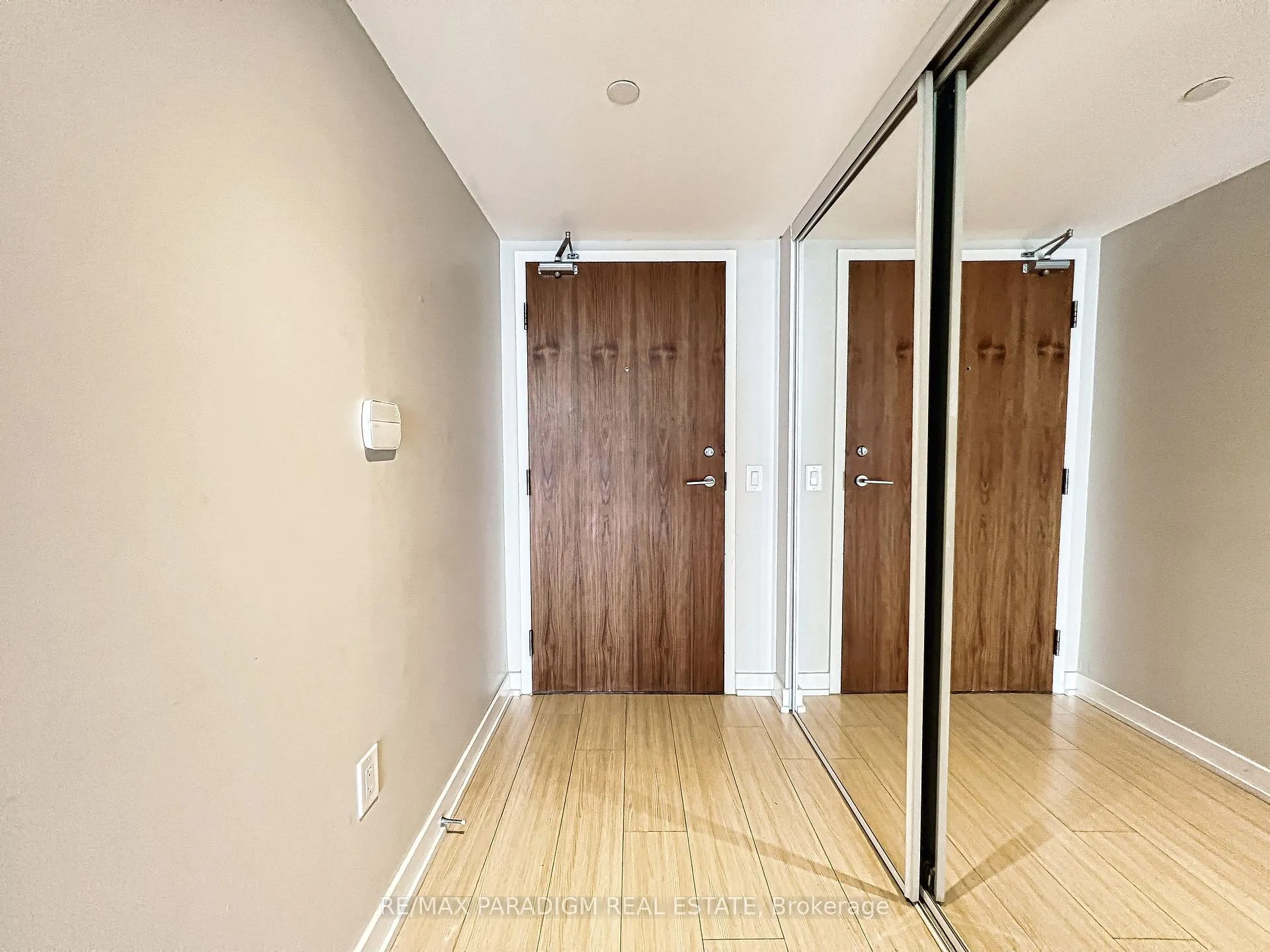 Photo 3 of Unit 1003, 85 Queens Wharf Road, Toronto, Waterfront Communities — HOMEH