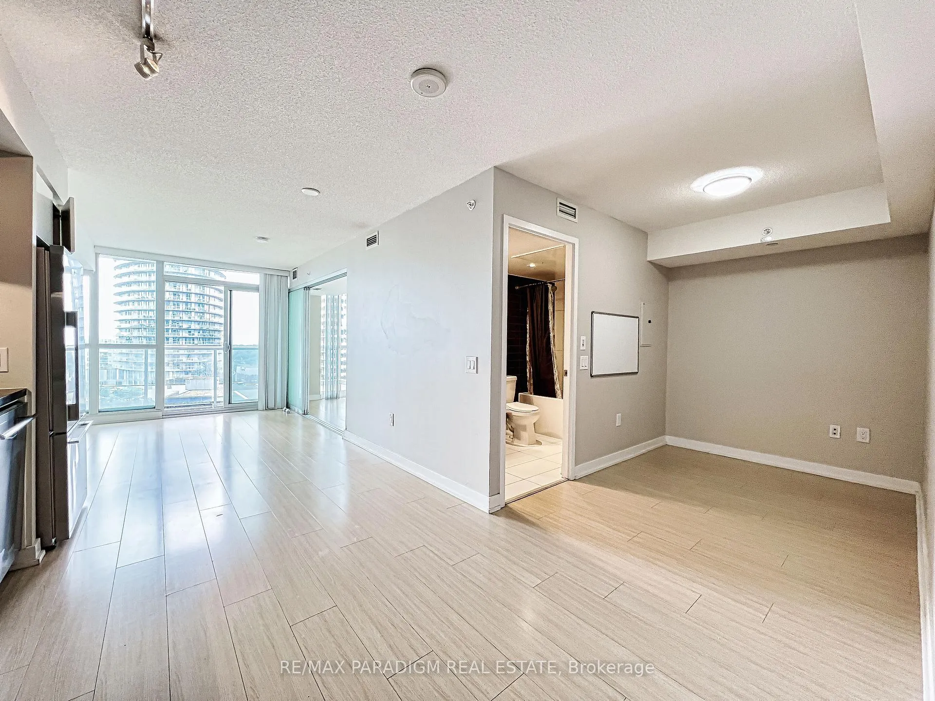 Photo 4 of Unit 1003, 85 Queens Wharf Road, Toronto, Waterfront Communities — HOMEH