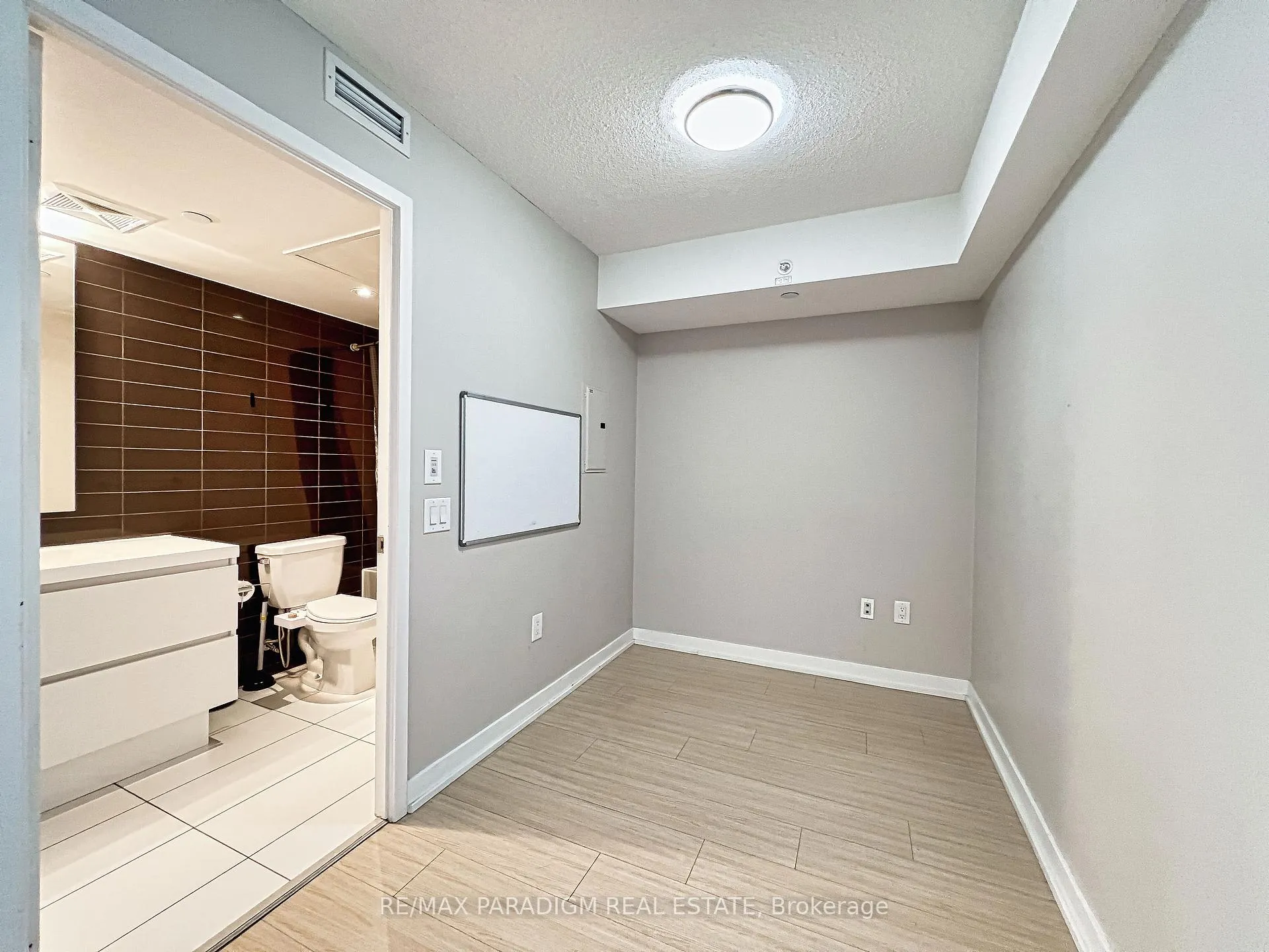 Photo 6 of Unit 1003, 85 Queens Wharf Road, Toronto, Waterfront Communities — HOMEH