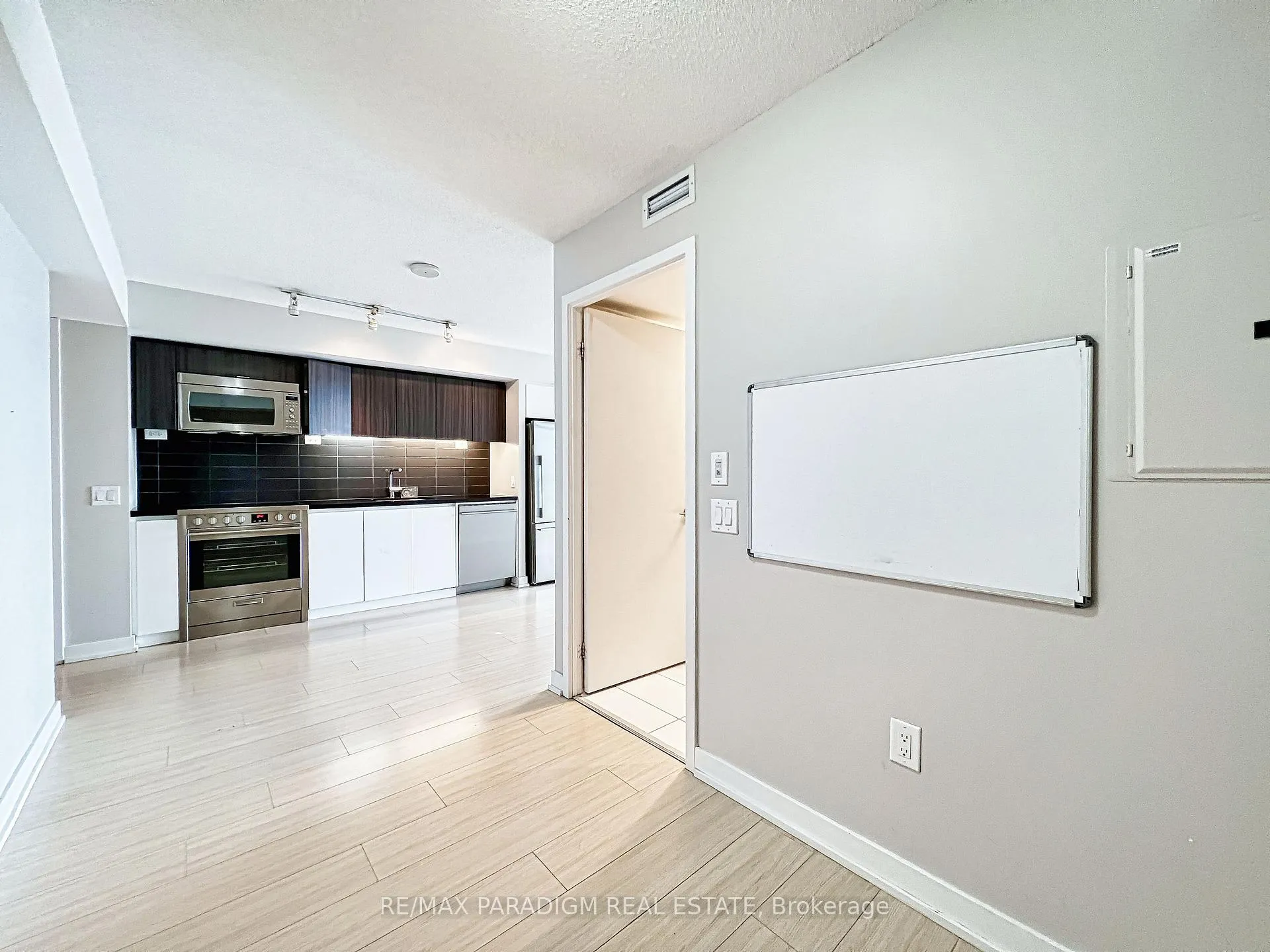 Photo 8 of Unit 1003, 85 Queens Wharf Road, Toronto, Waterfront Communities — HOMEH