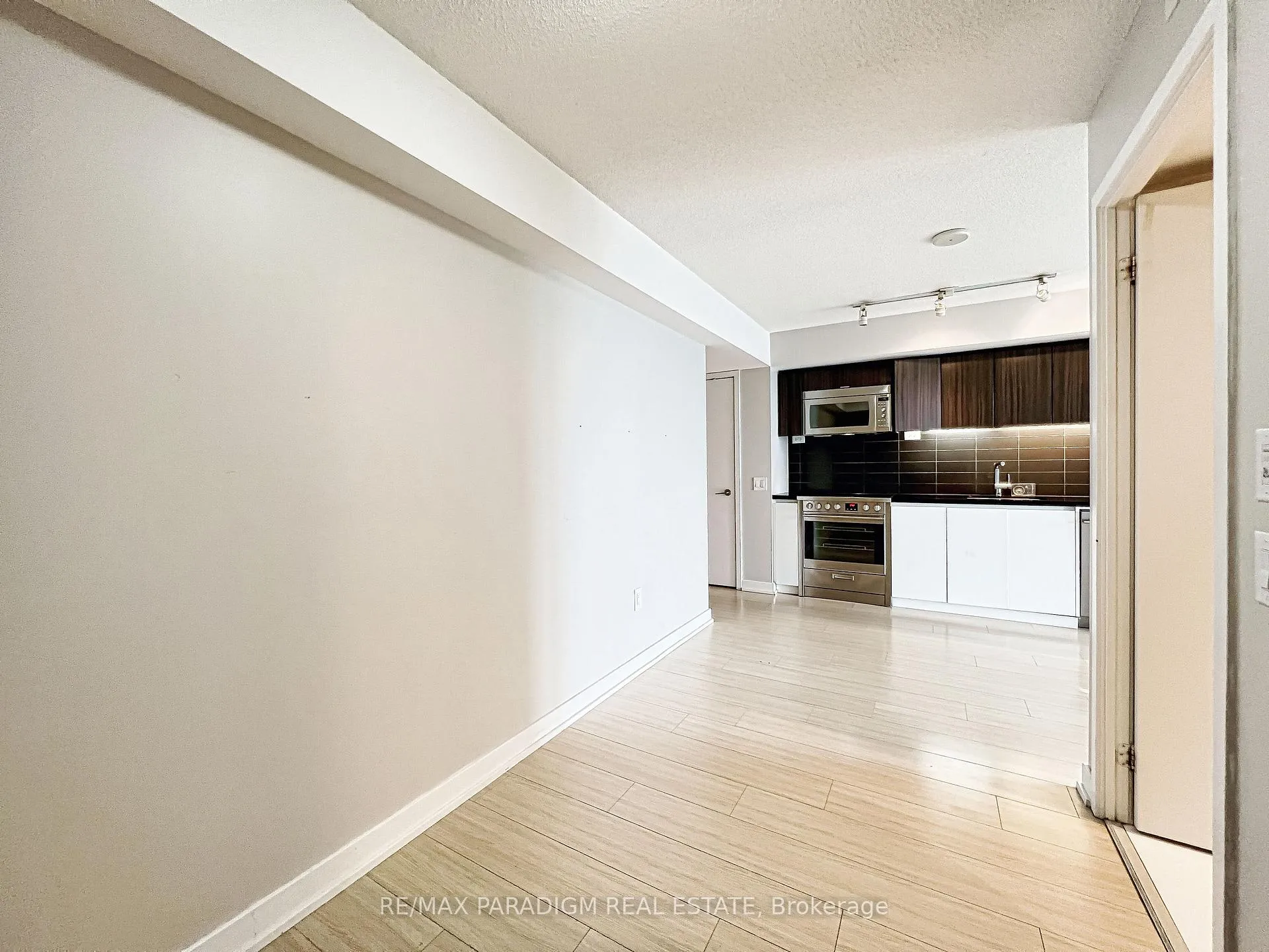 Photo 9 of Unit 1003, 85 Queens Wharf Road, Toronto, Waterfront Communities — HOMEH
